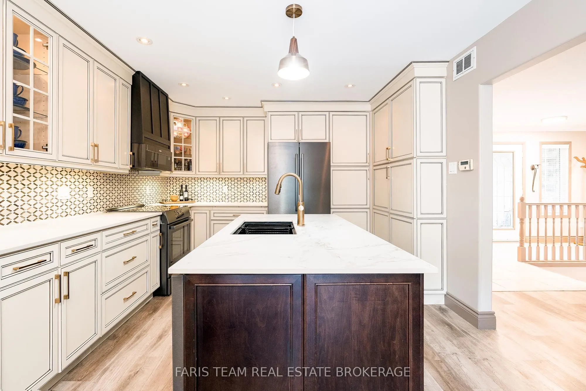 6 Meadowbrook Boulevard