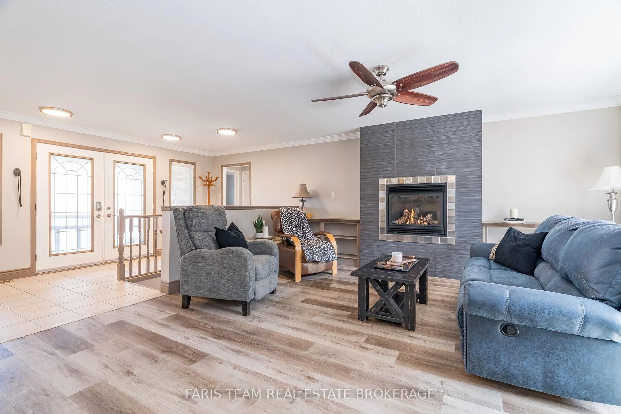6 Meadowbrook Boulevard