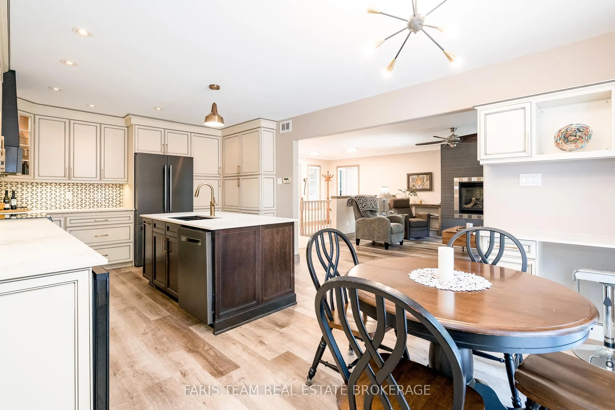 6 Meadowbrook Boulevard