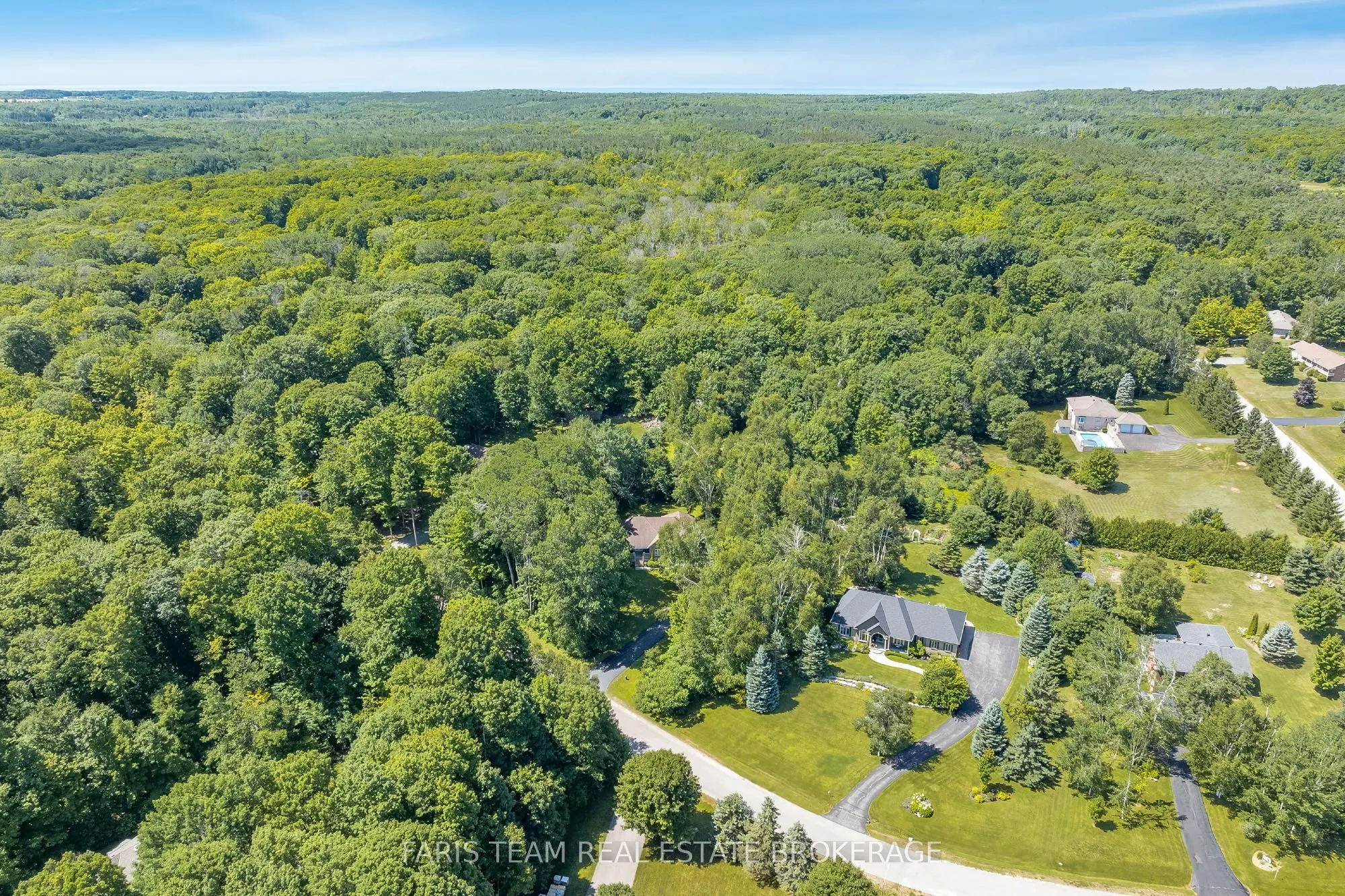 6 Meadowbrook Boulevard