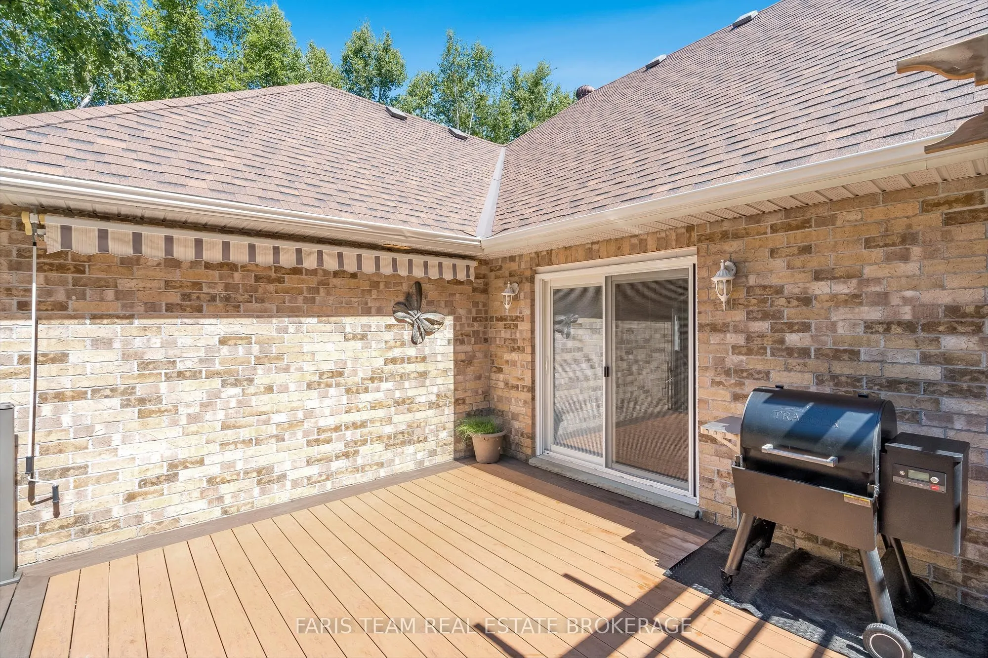6 Meadowbrook Boulevard