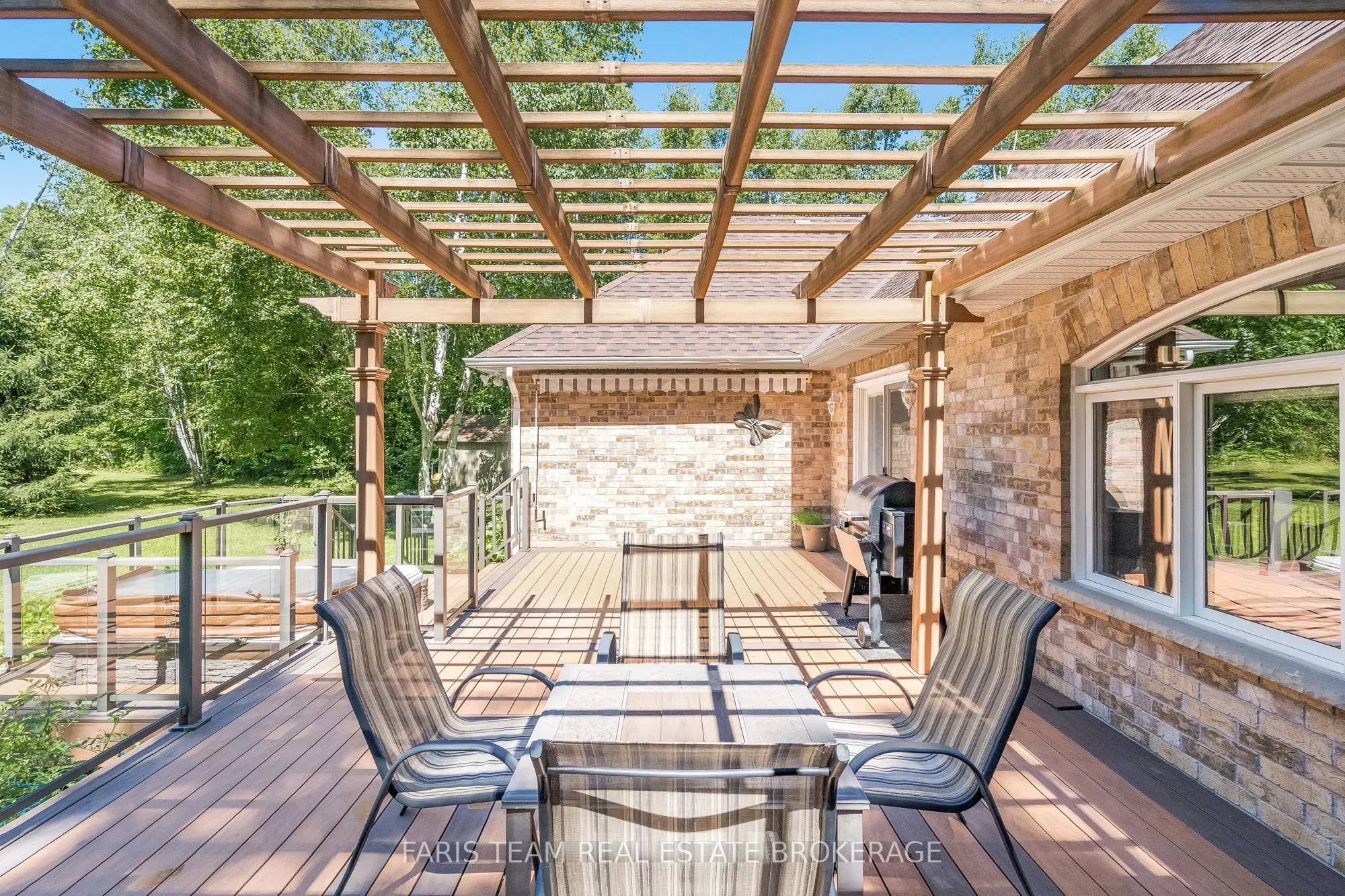 6 Meadowbrook Boulevard
