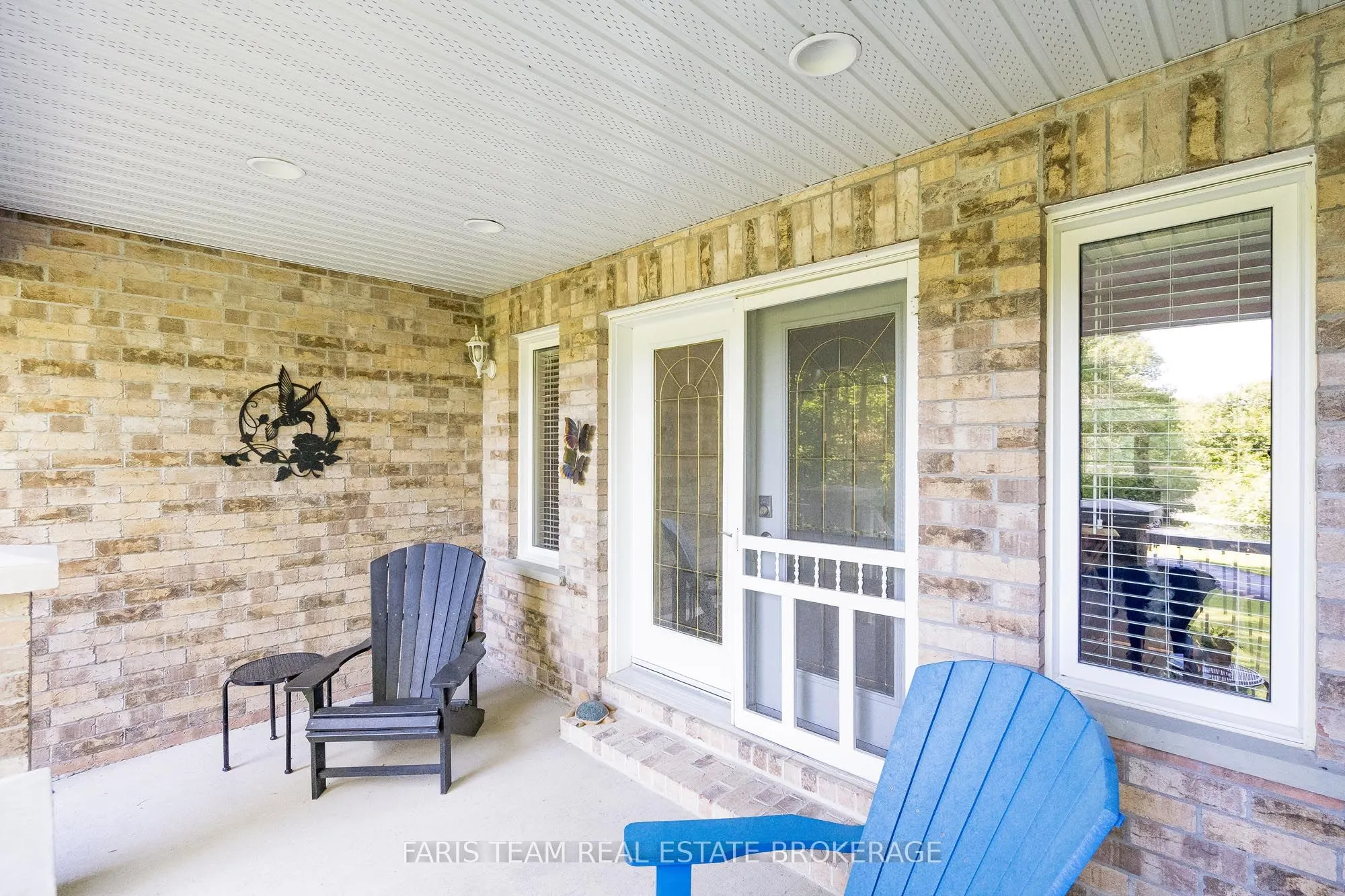 6 Meadowbrook Boulevard