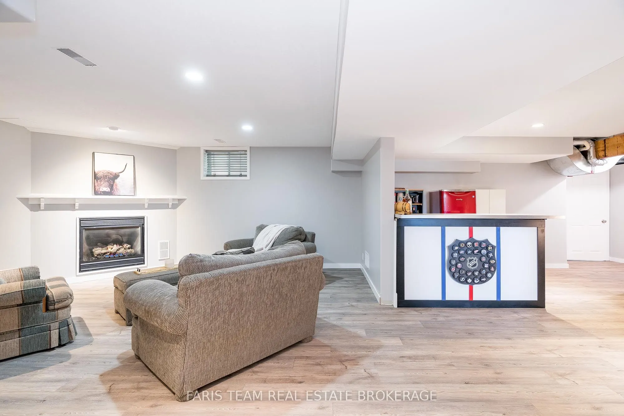 6 Meadowbrook Boulevard
