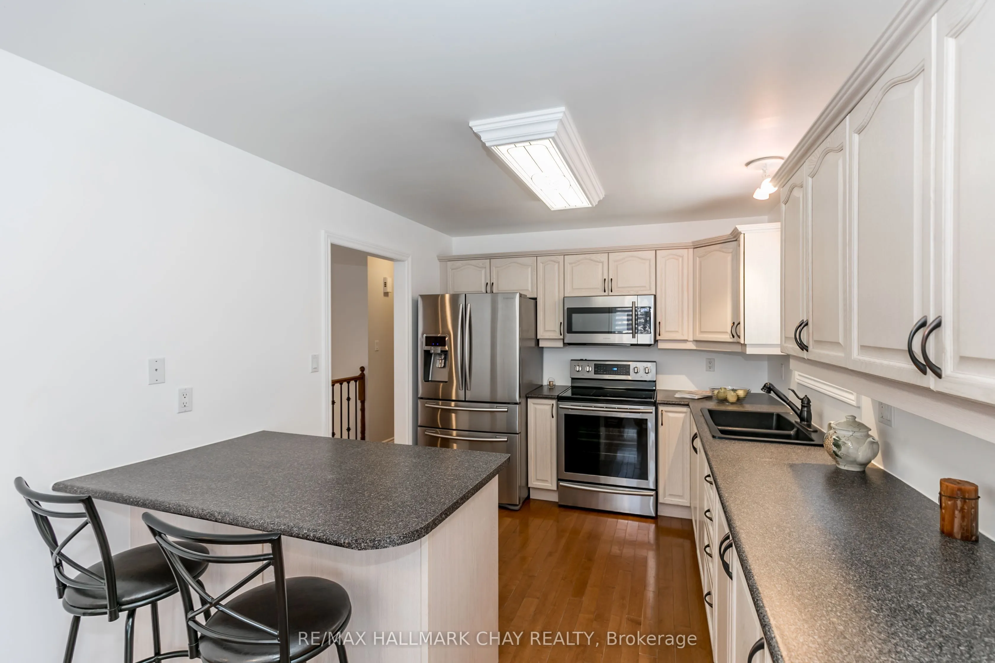 3524 Penetanguishene Road