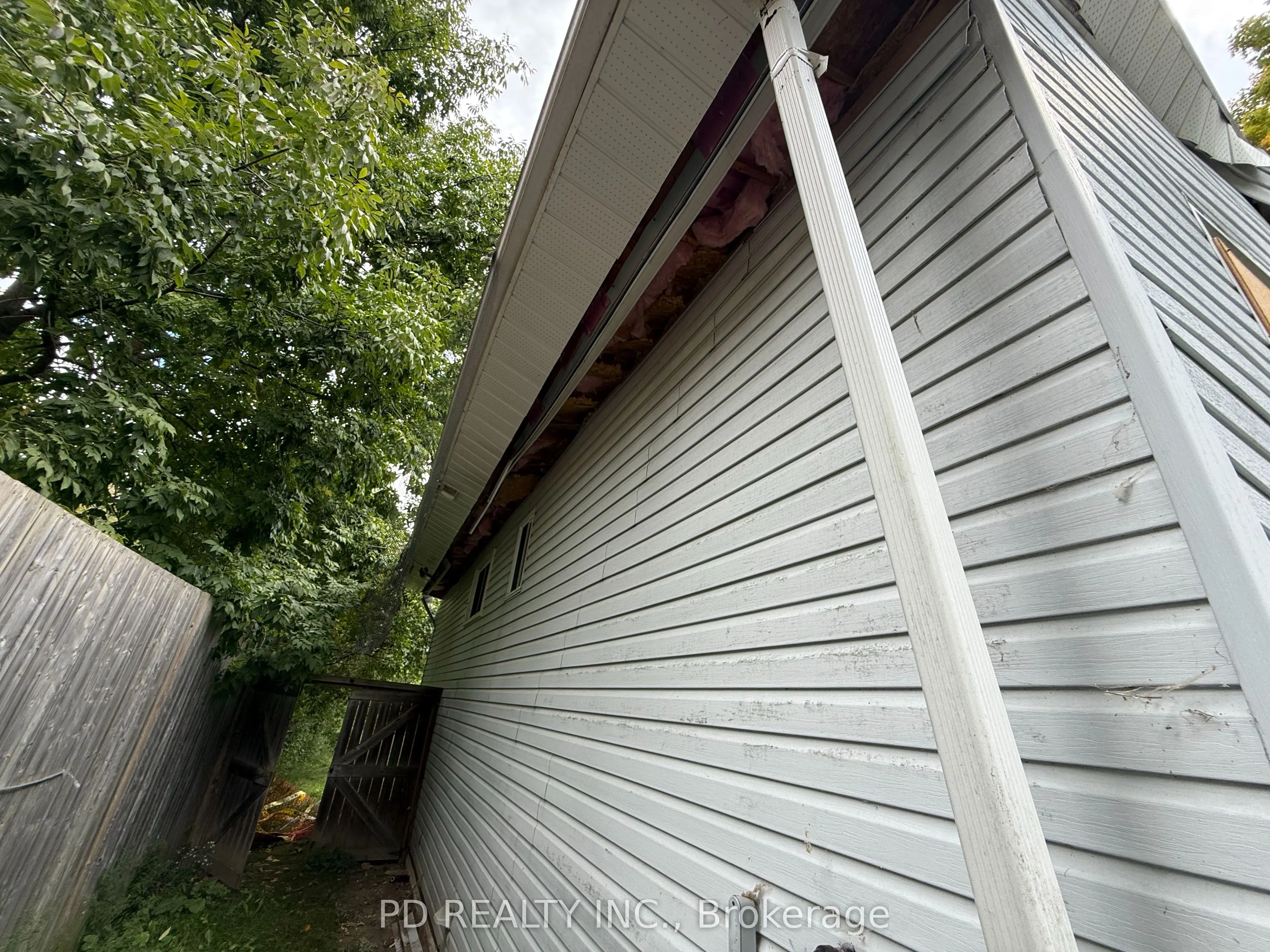 82 McArthur Drive