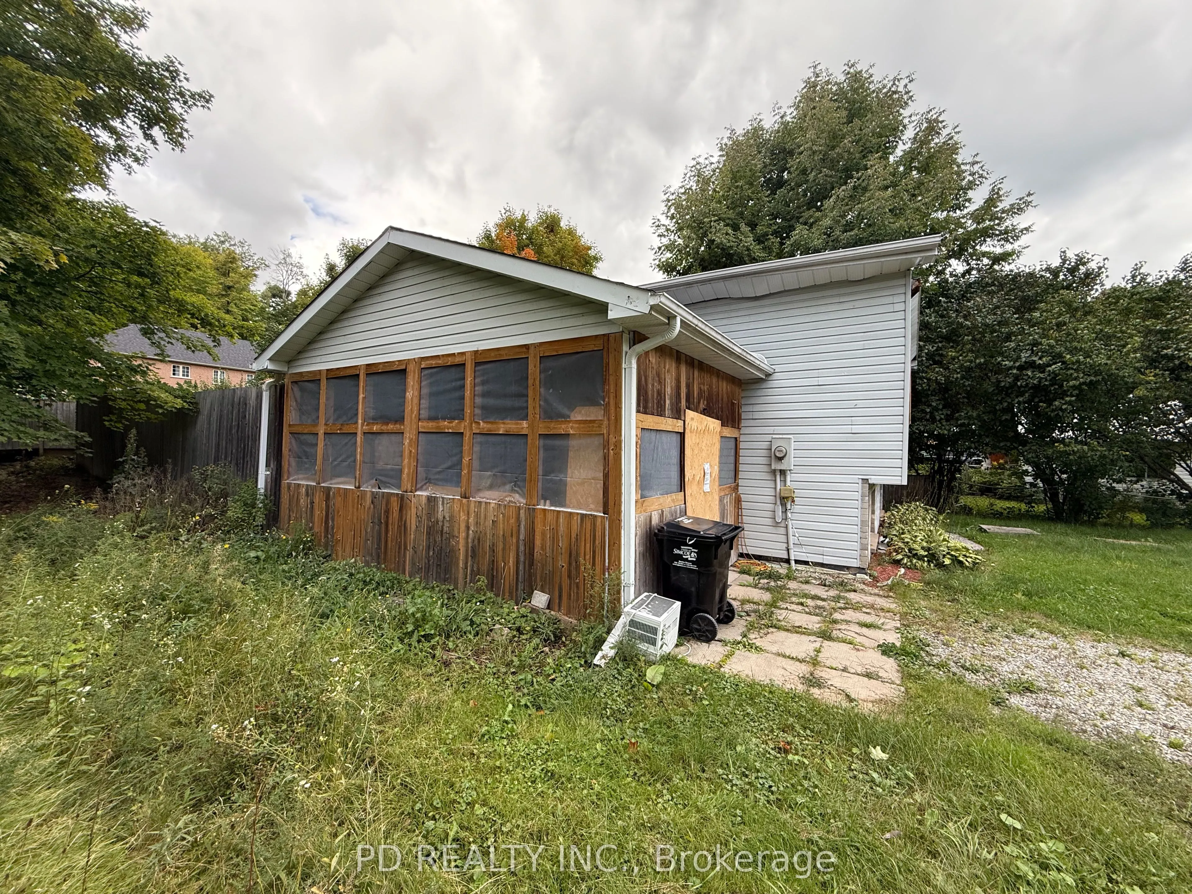 82 McArthur Drive