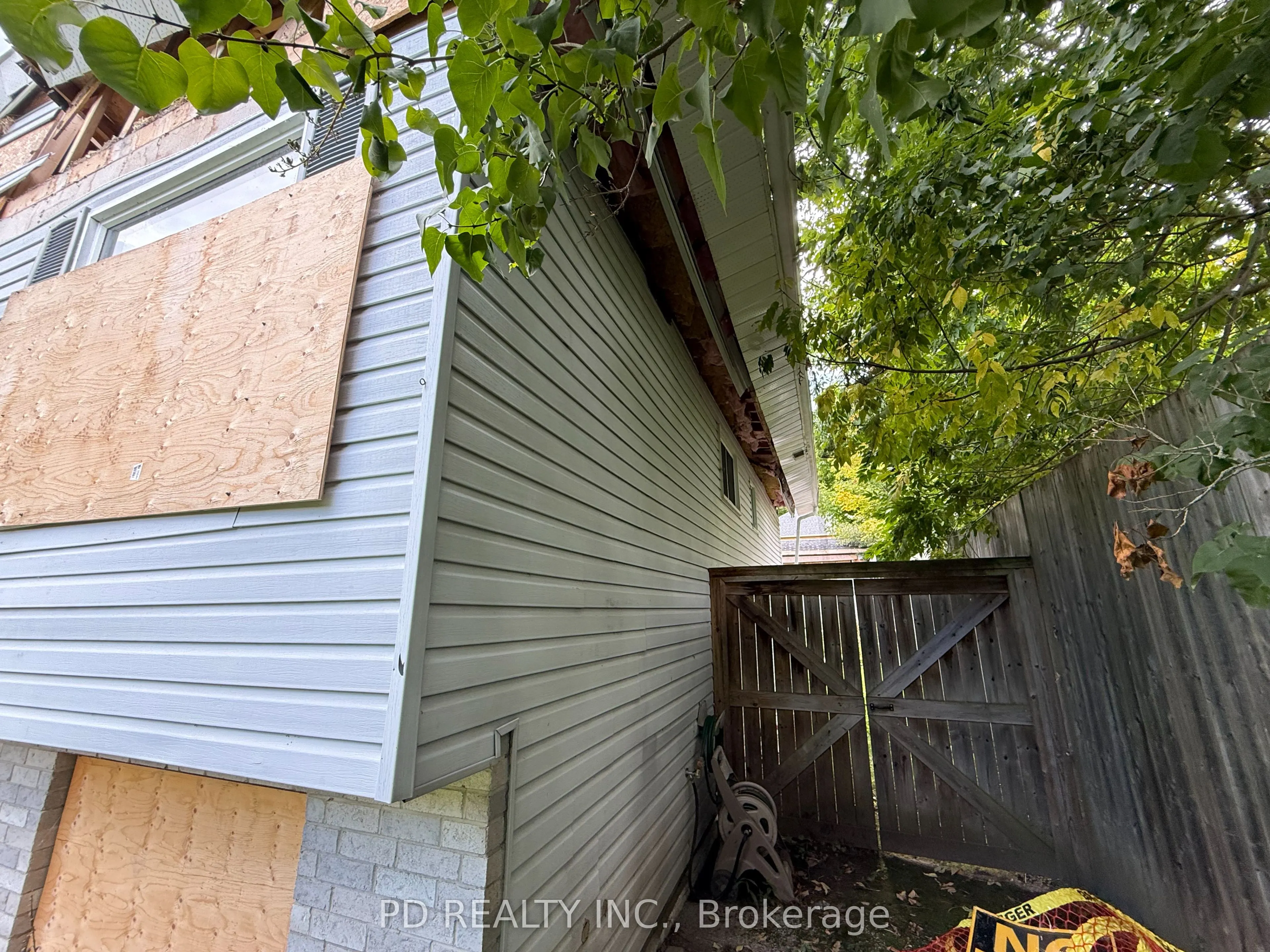 82 McArthur Drive