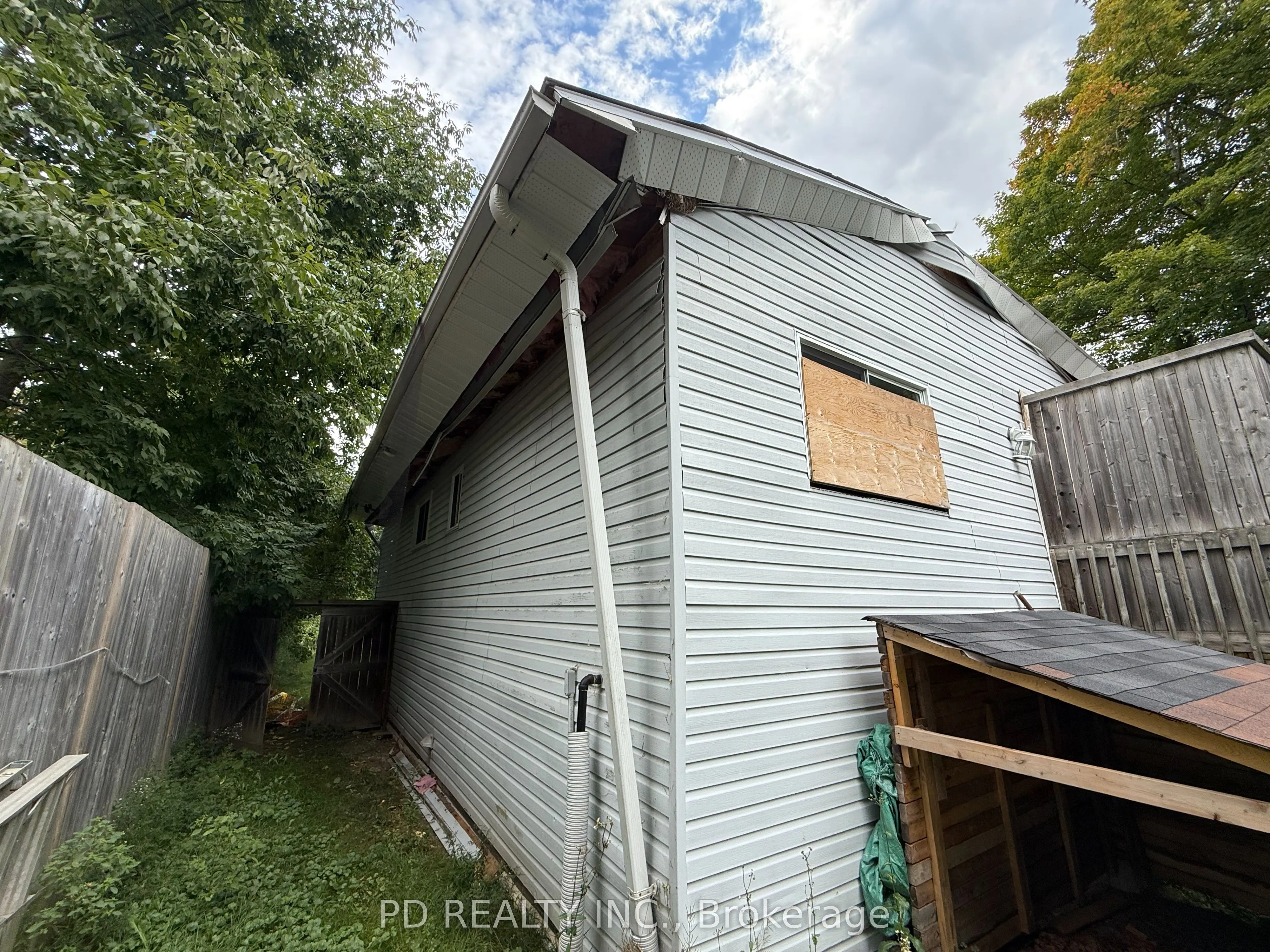 82 McArthur Drive
