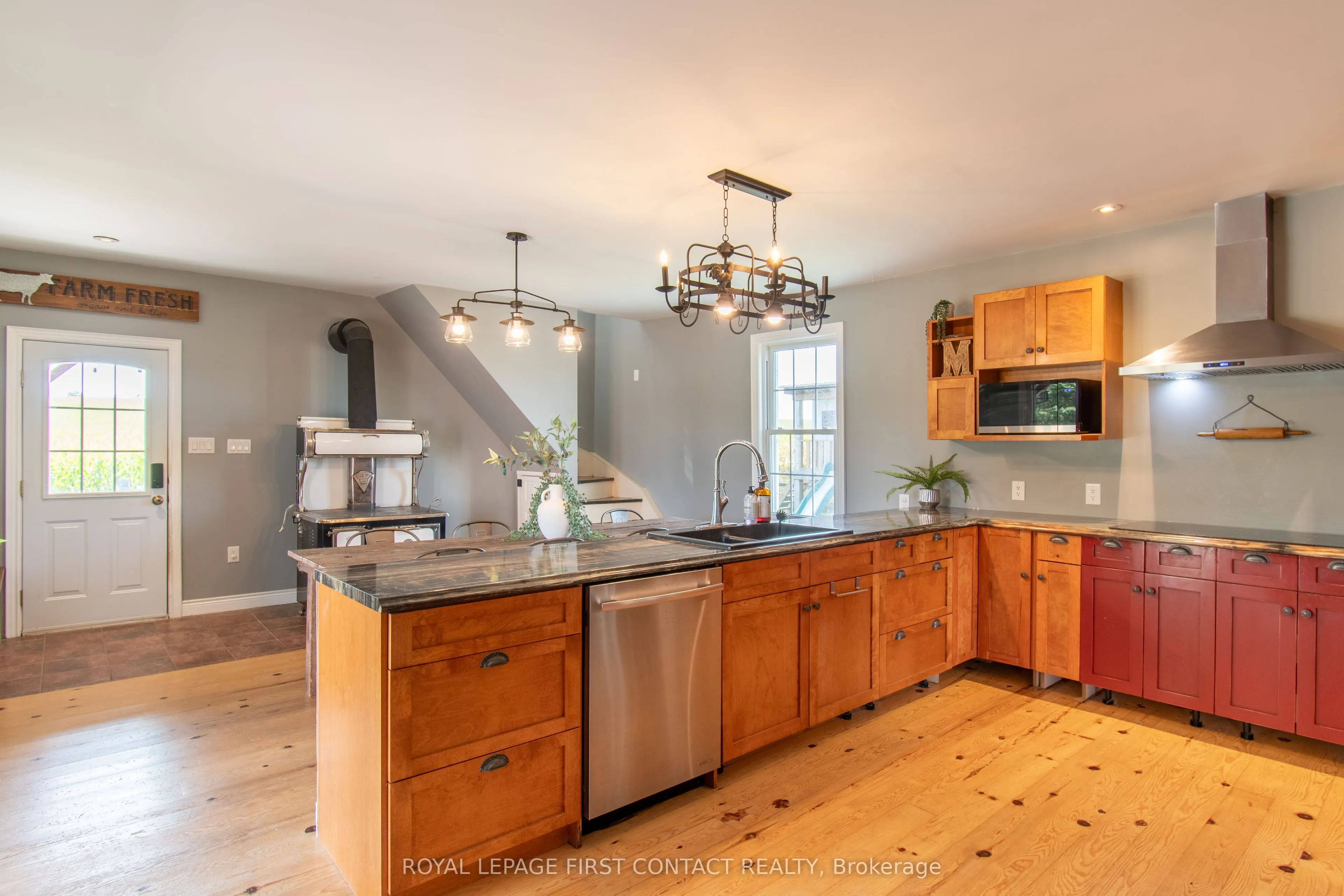 1293 Rainbow Valley Road E