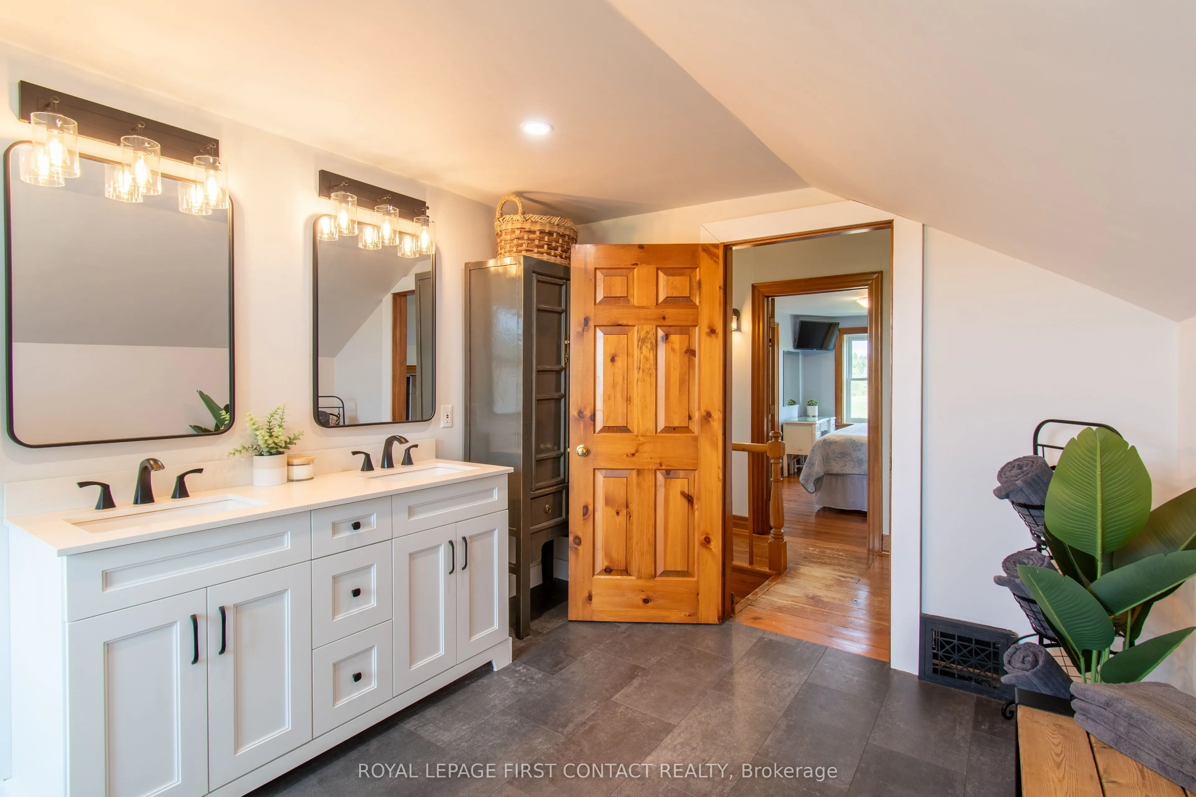 1293 Rainbow Valley Road E