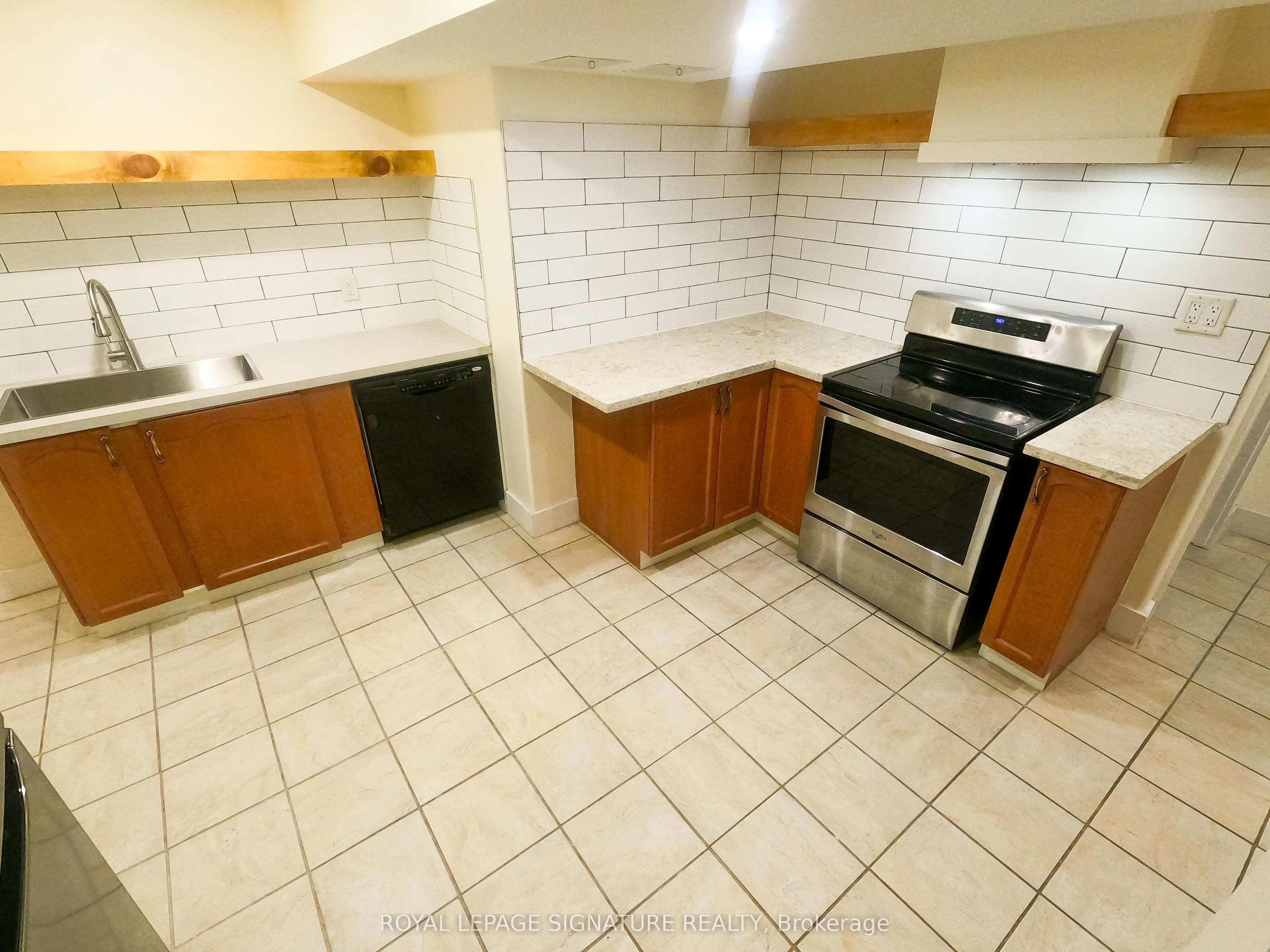 47 LAKE Crescent S