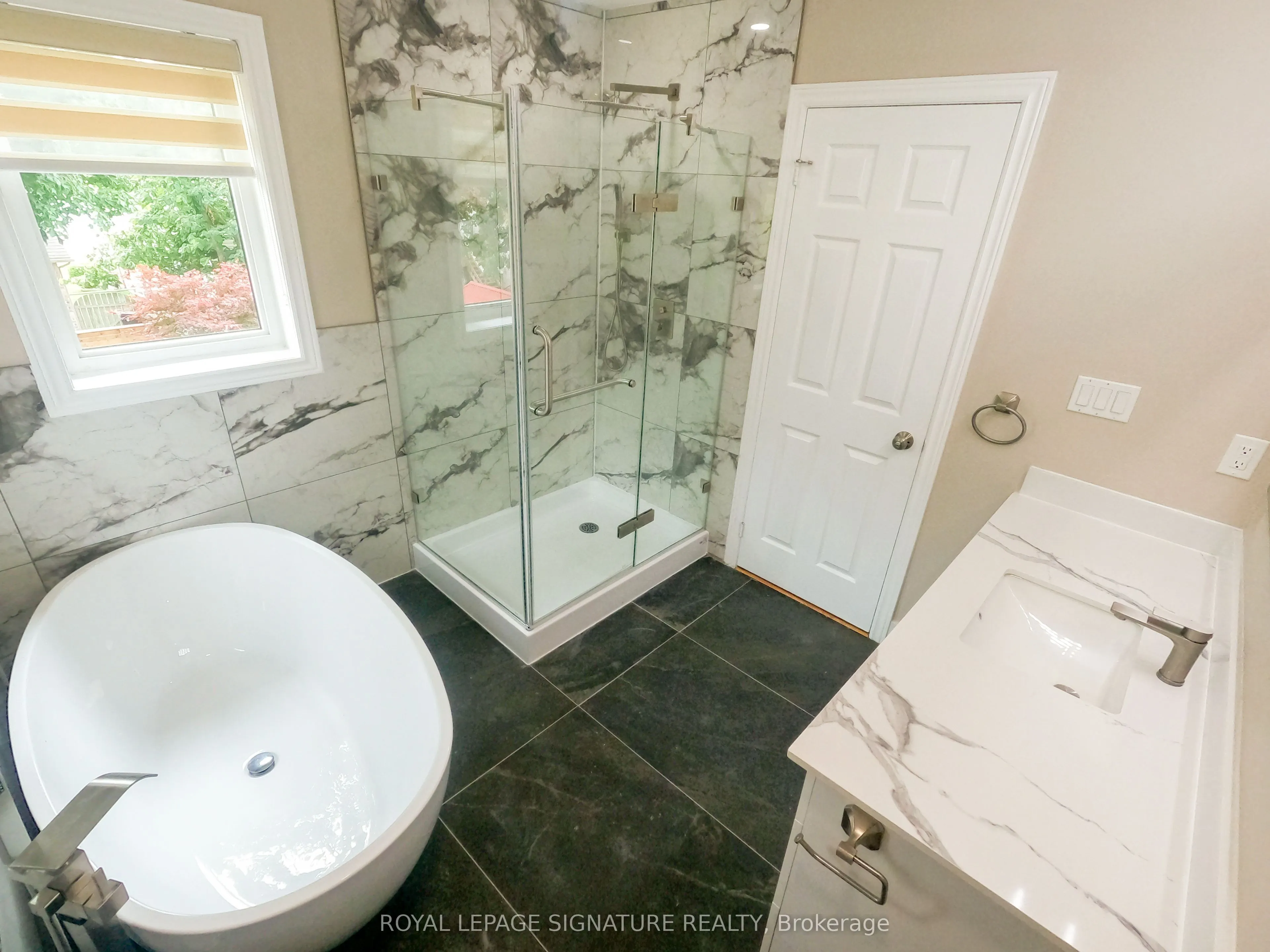 47 LAKE Crescent S