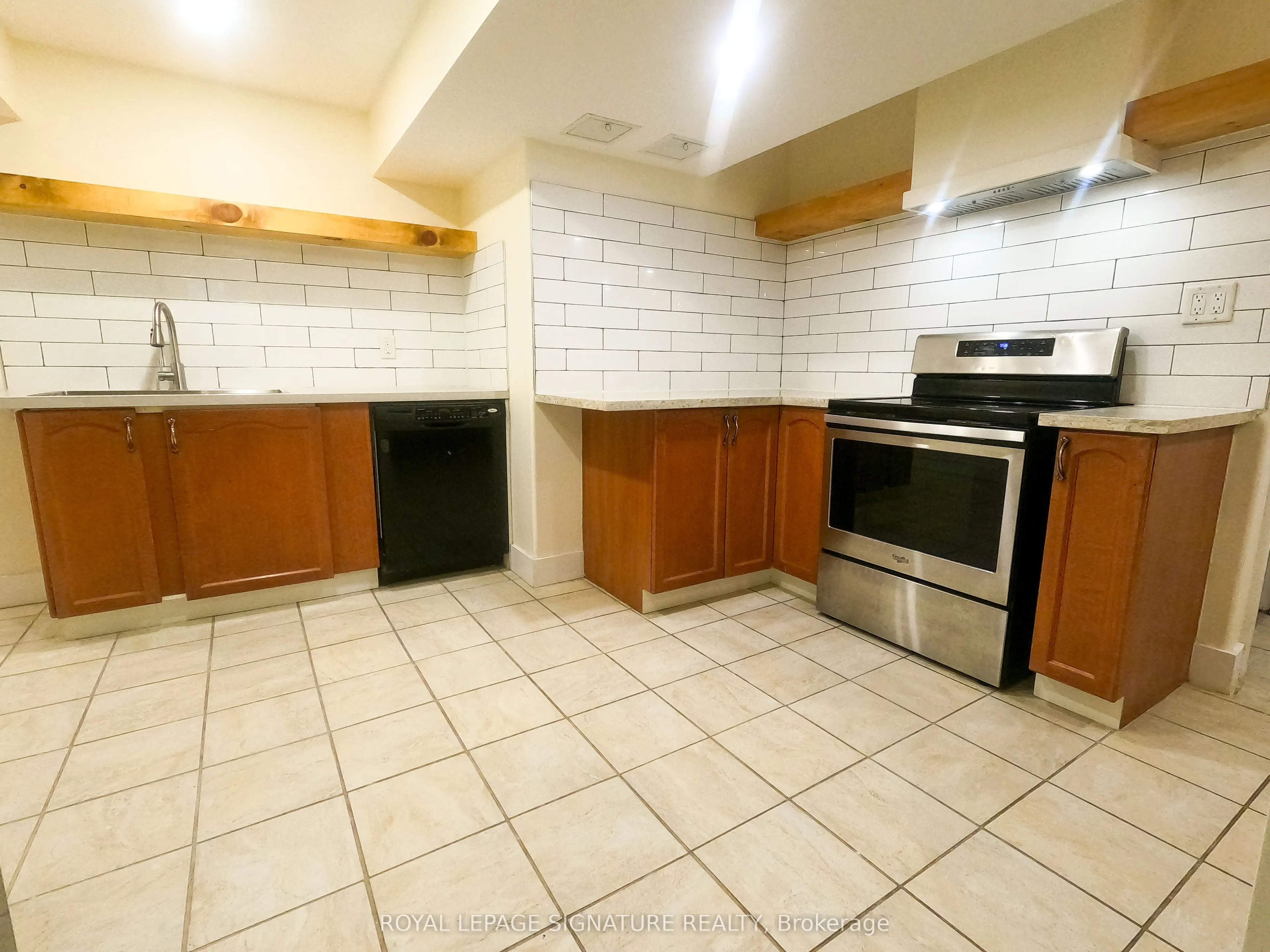 47 LAKE Crescent S