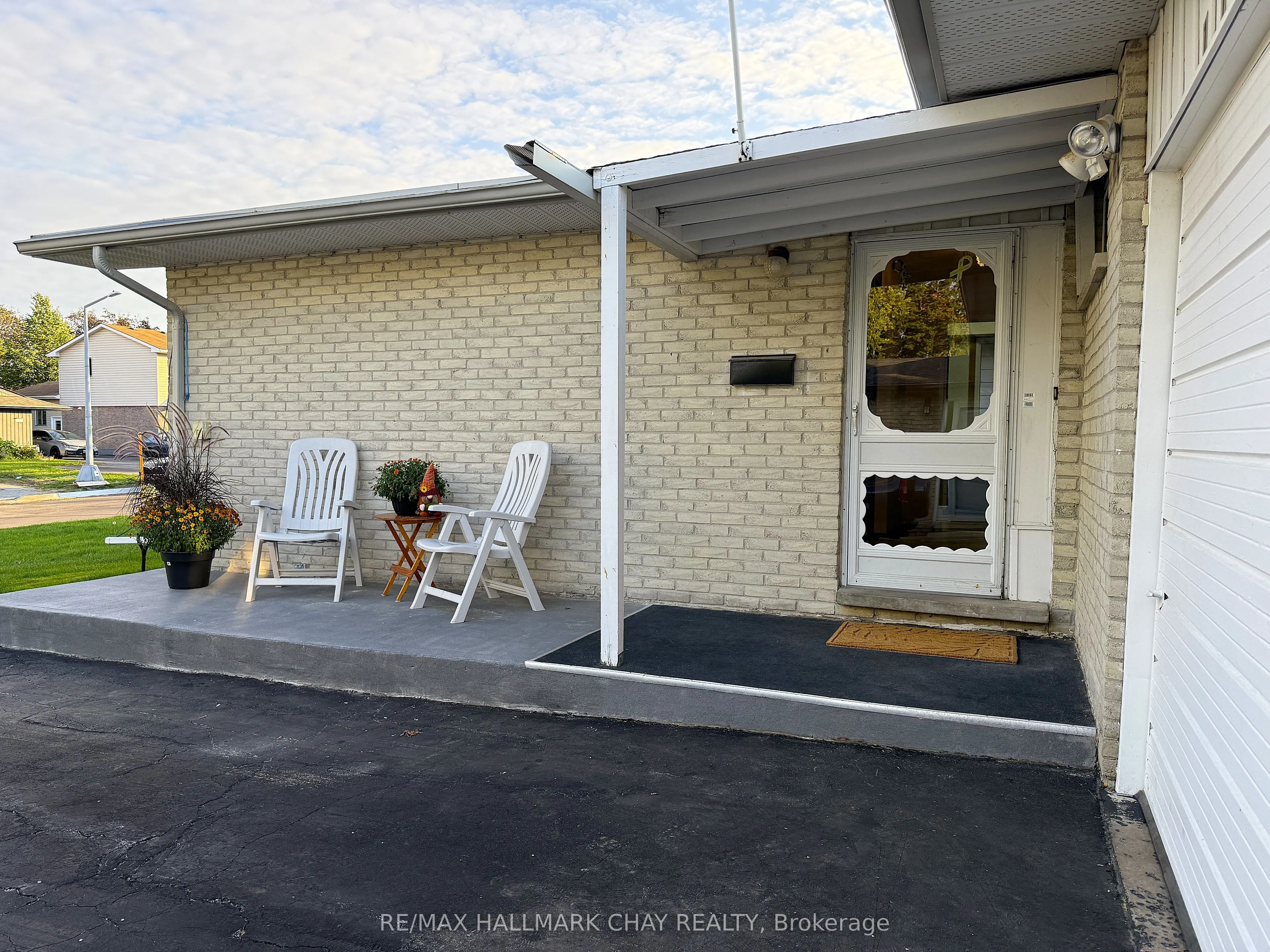 114 Daphne Crescent