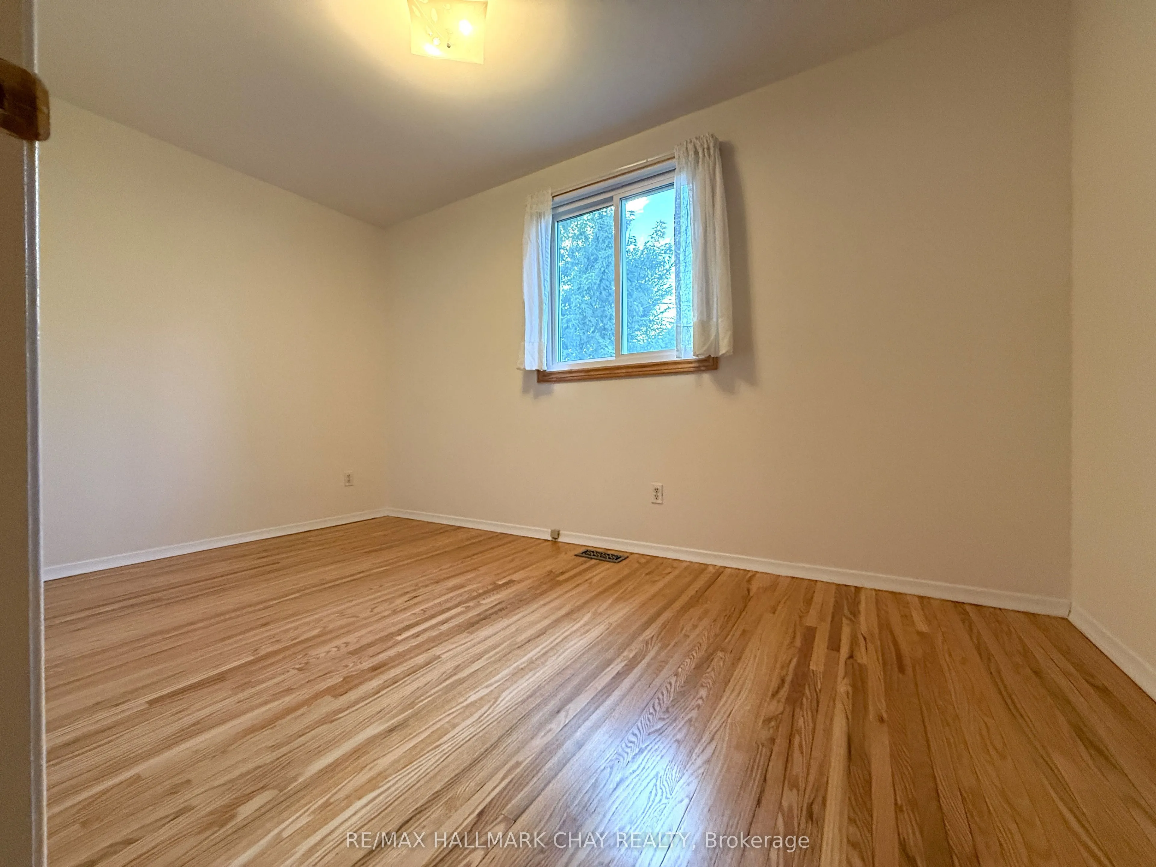 114 Daphne Crescent
