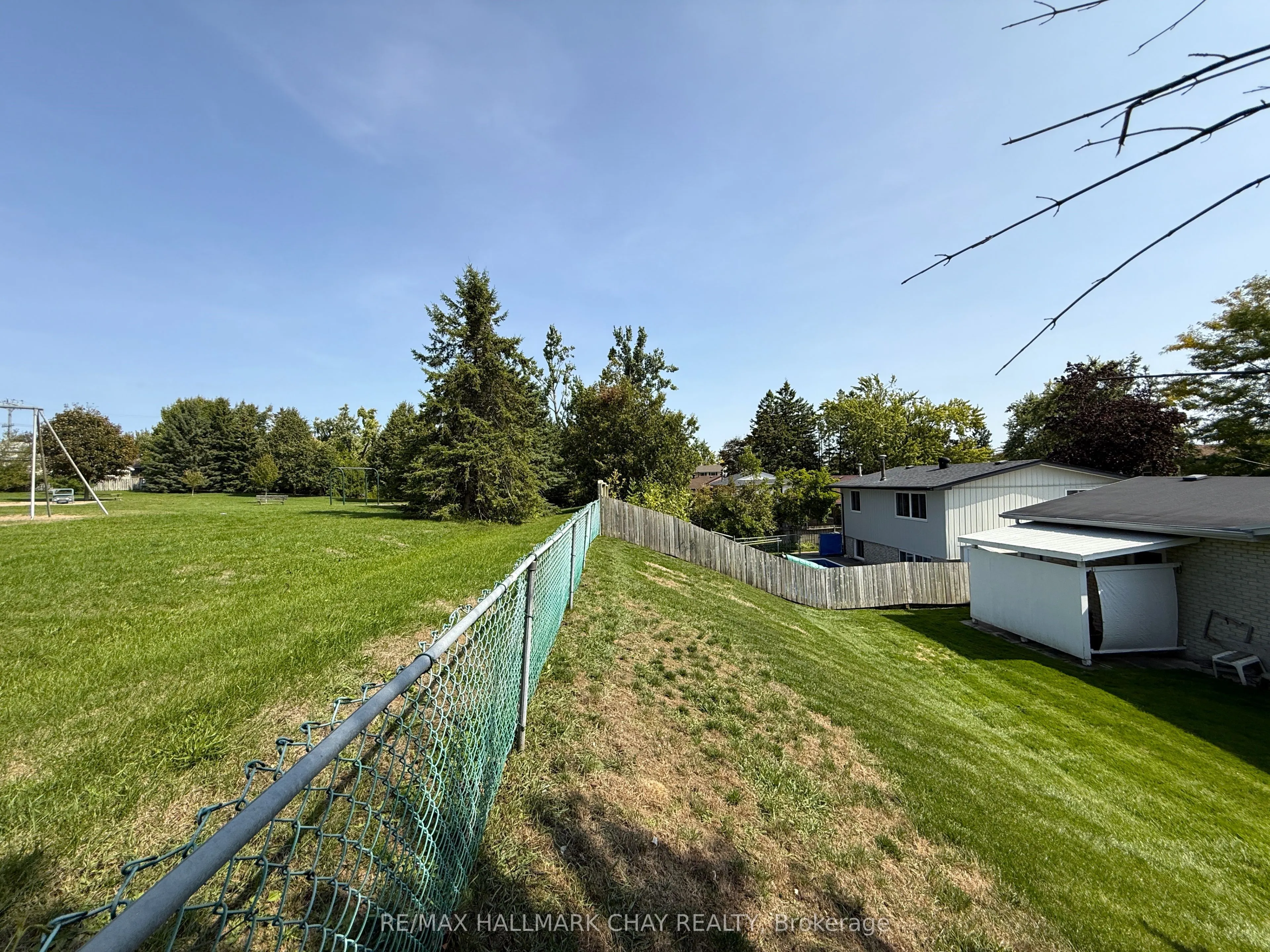 114 Daphne Crescent