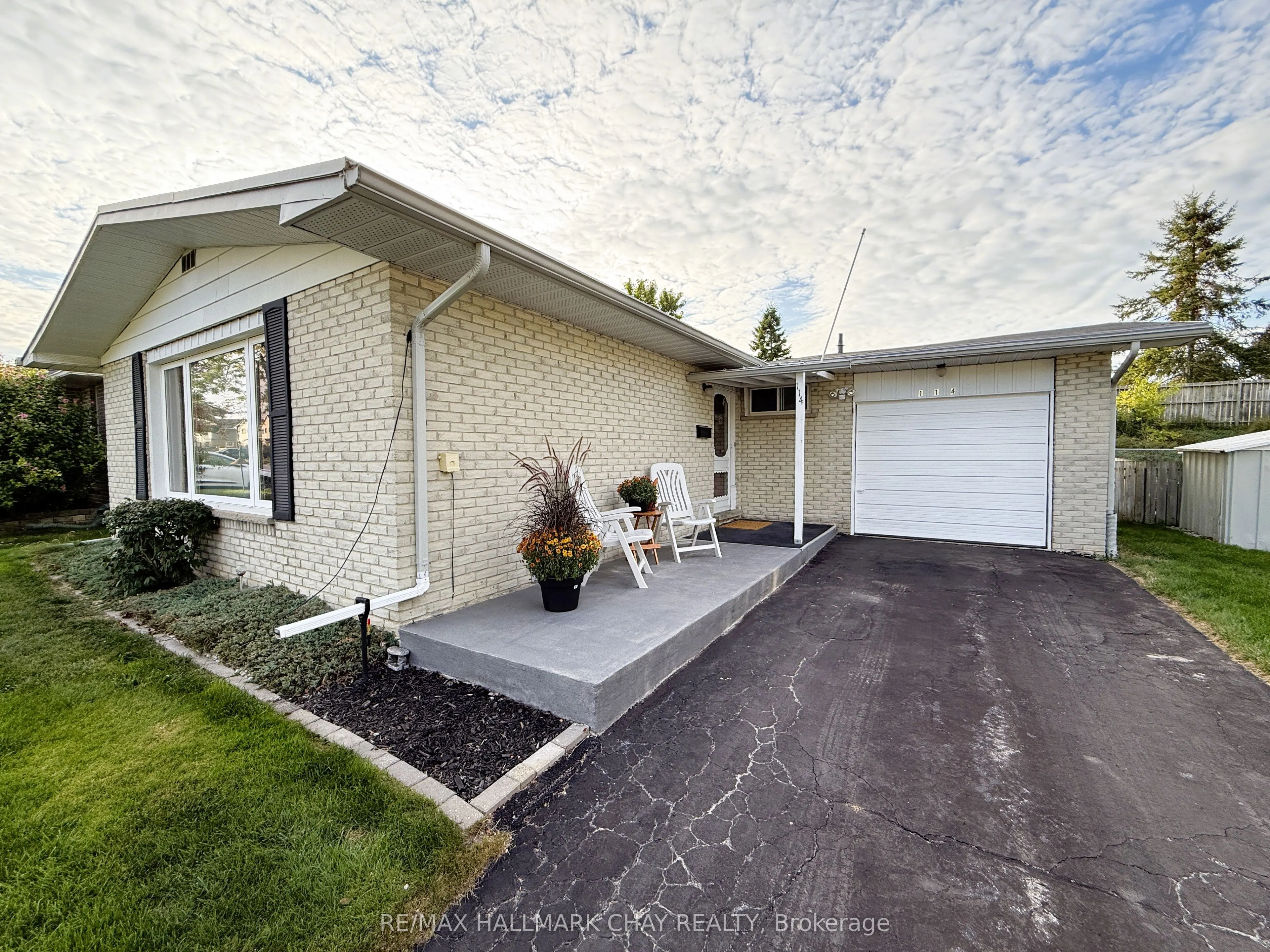 114 Daphne Crescent