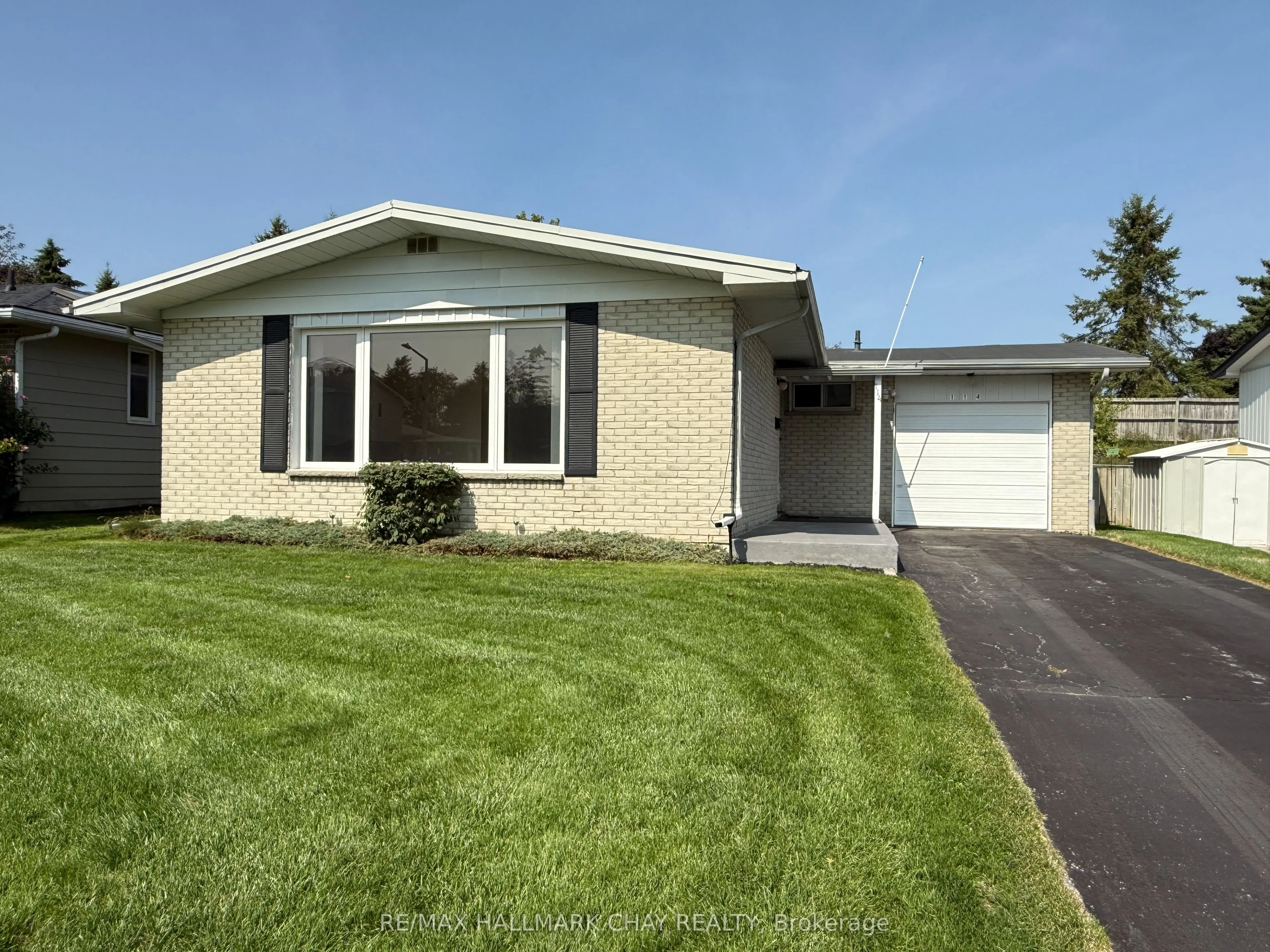 114 Daphne Crescent