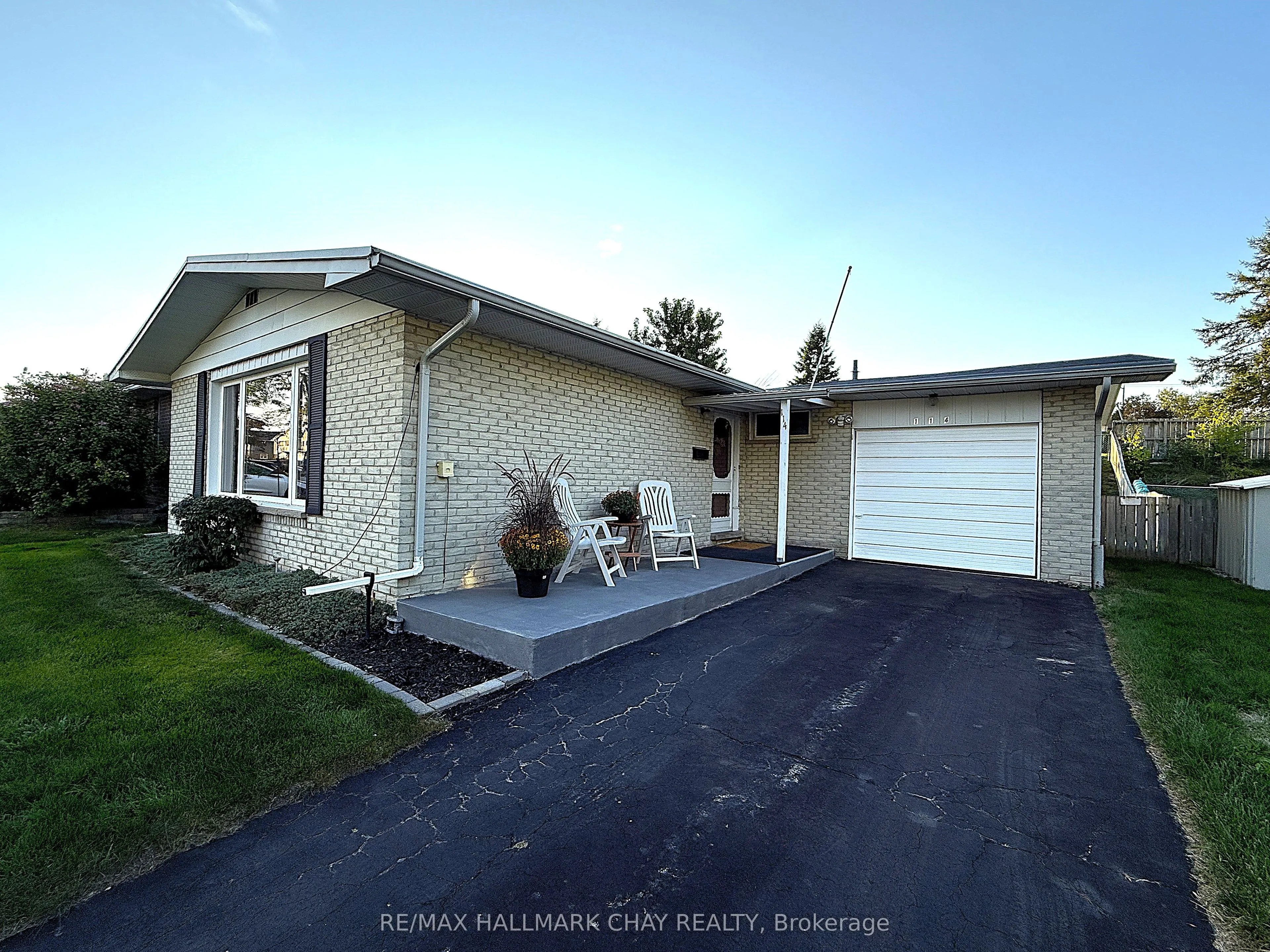 114 Daphne Crescent