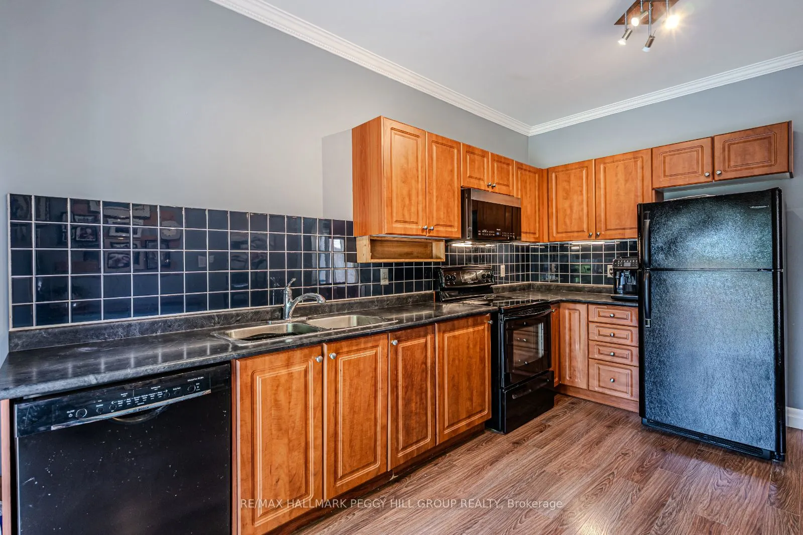 53 Lamont Crescent