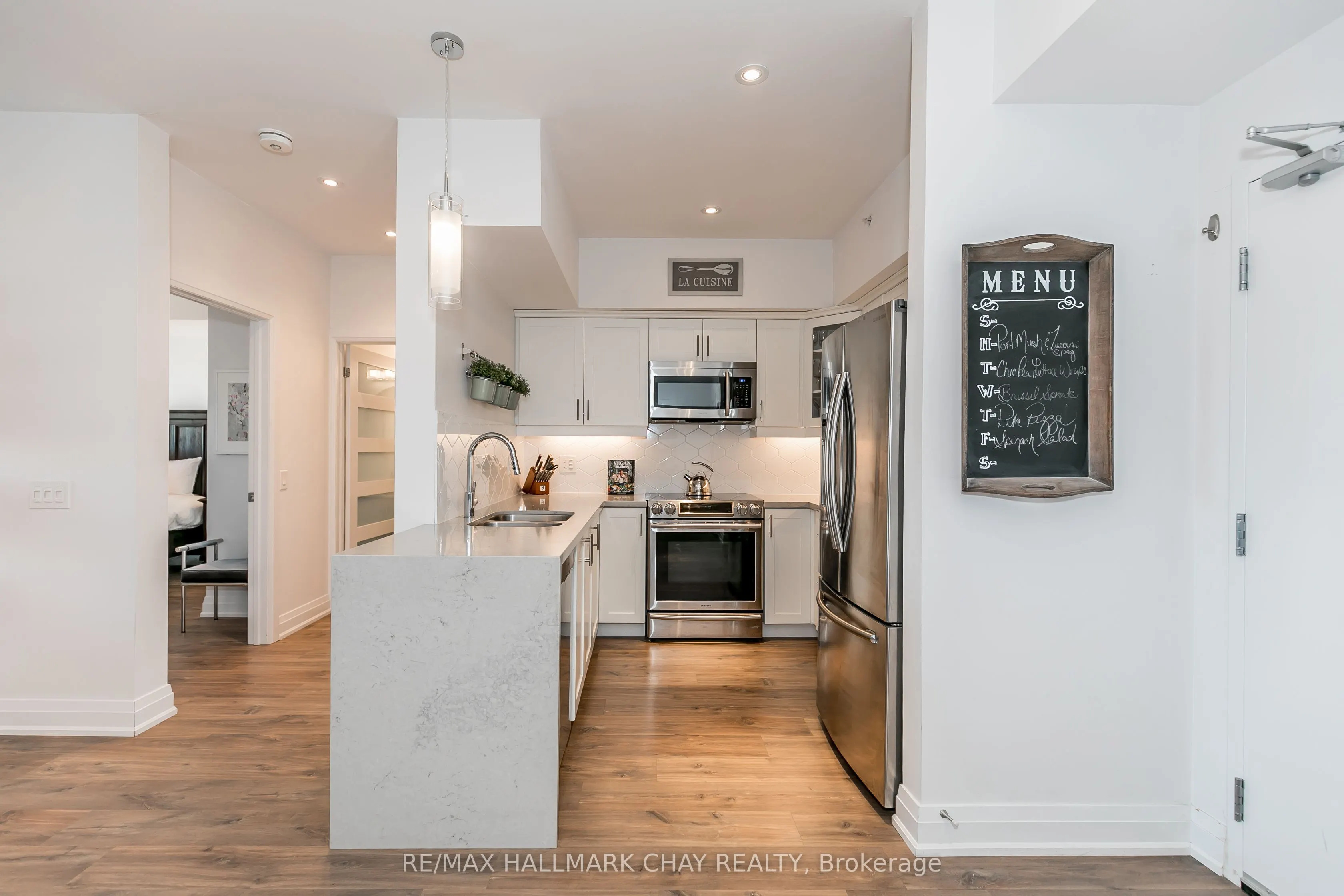 304 Essa Road, #607