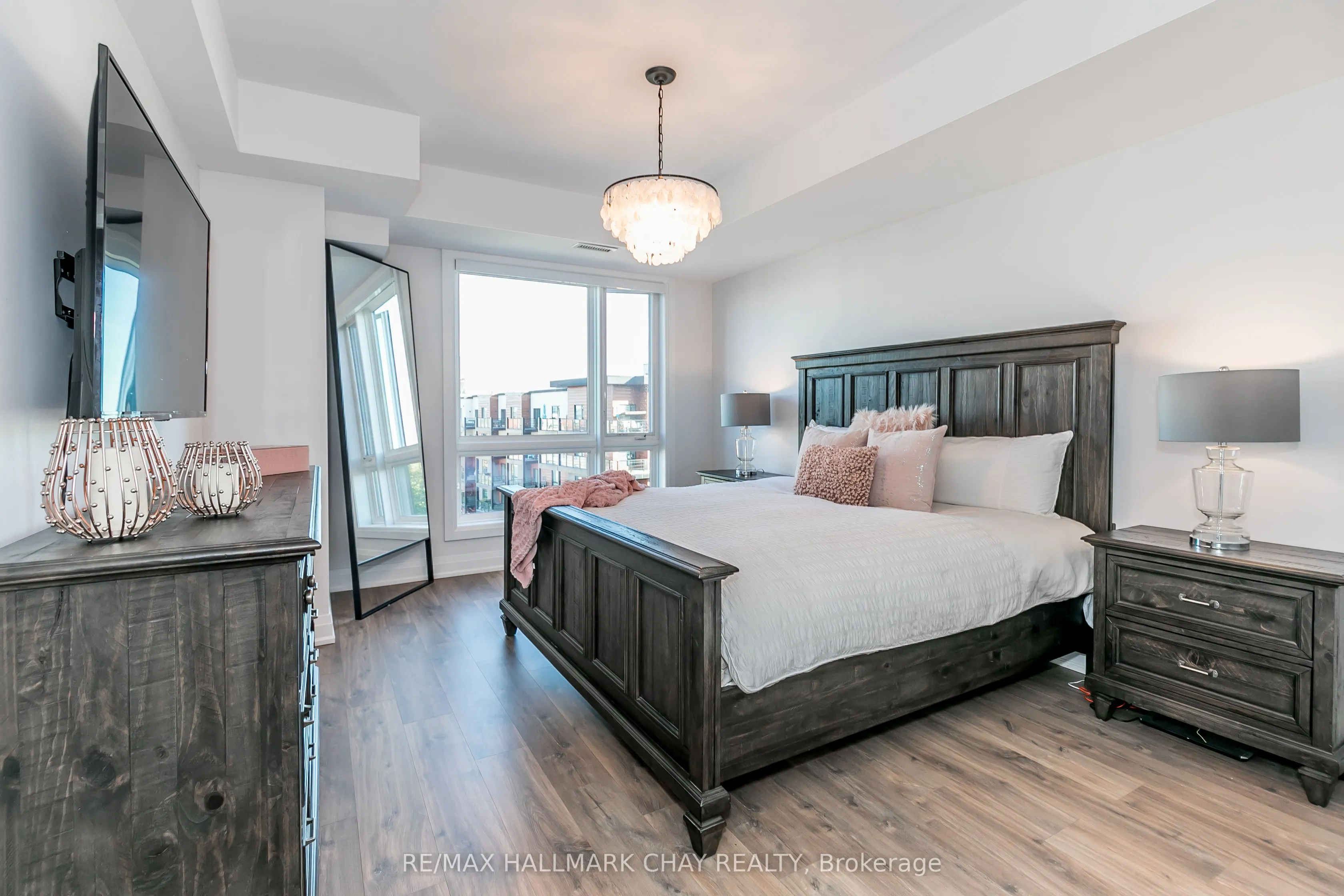 304 Essa Road, #607