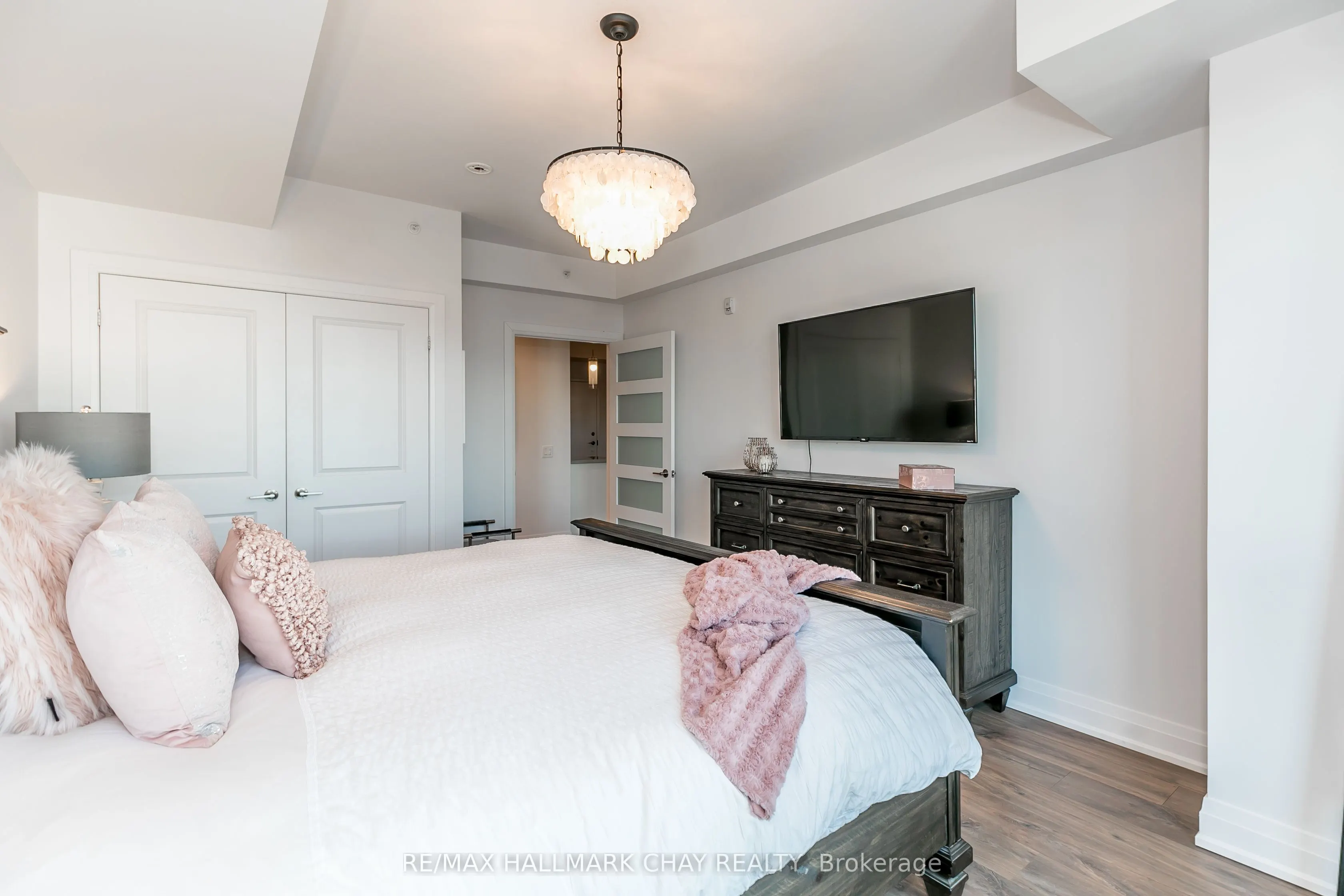 304 Essa Road, #607