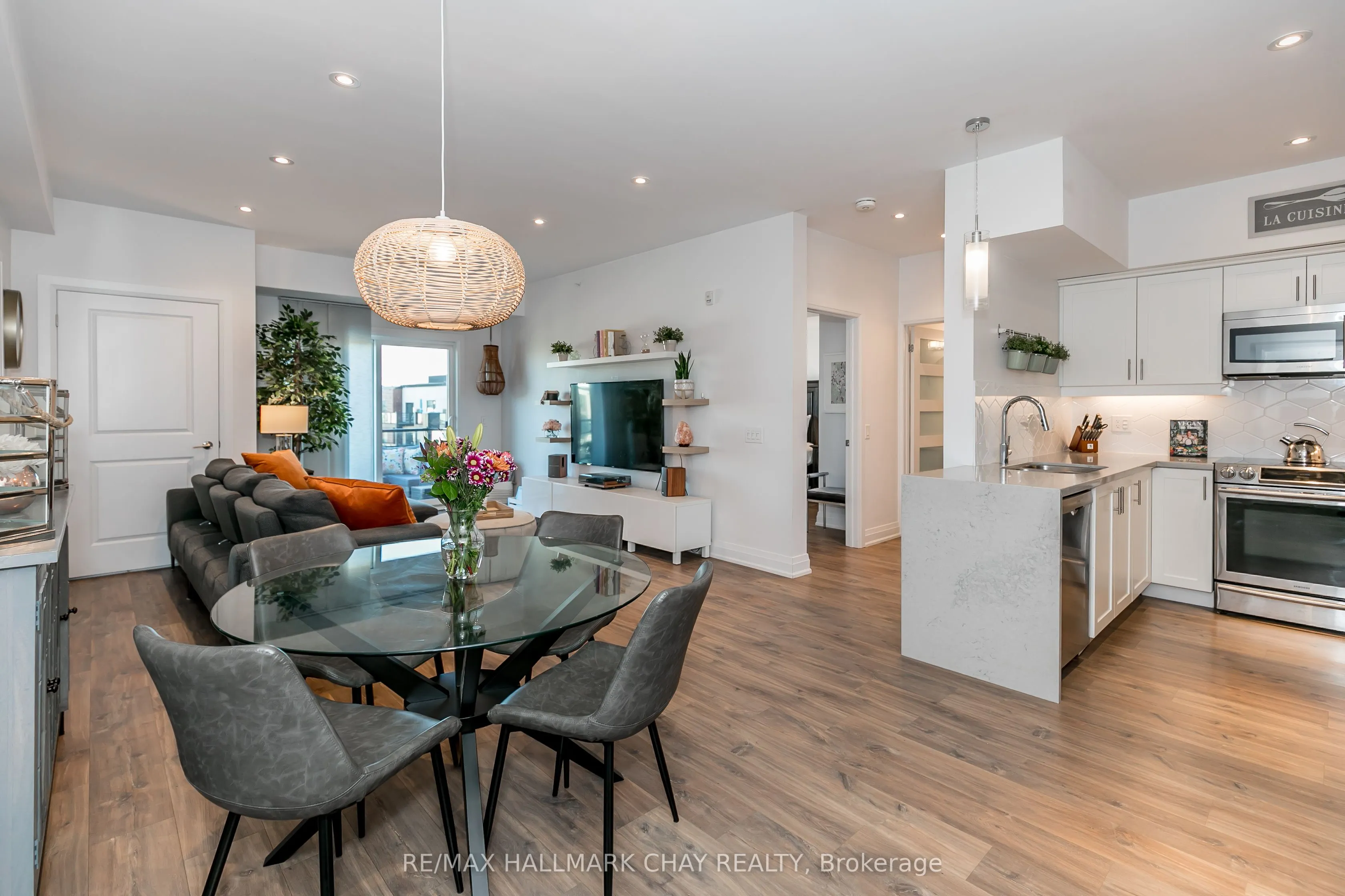 304 Essa Road, #607