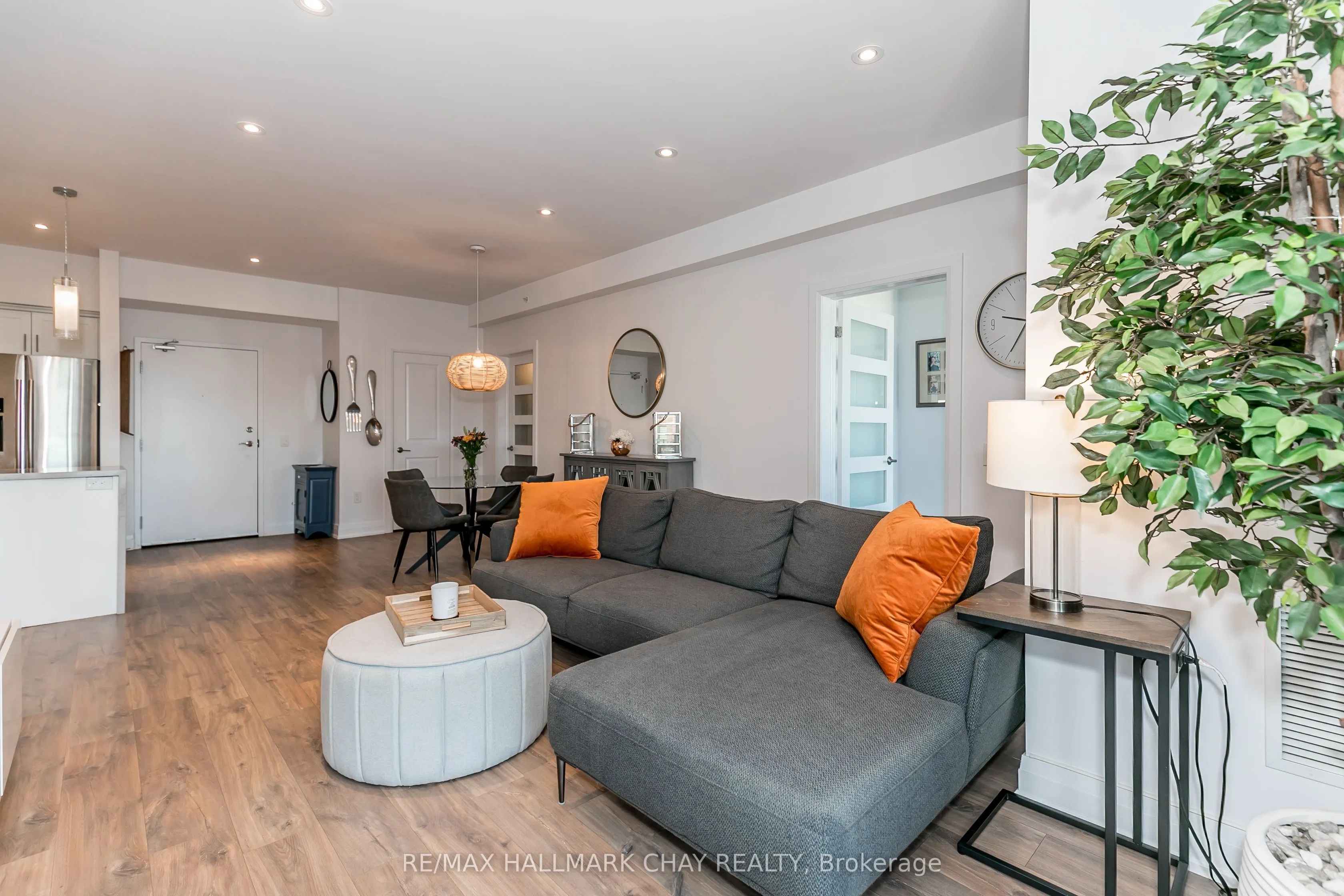 304 Essa Road, #607