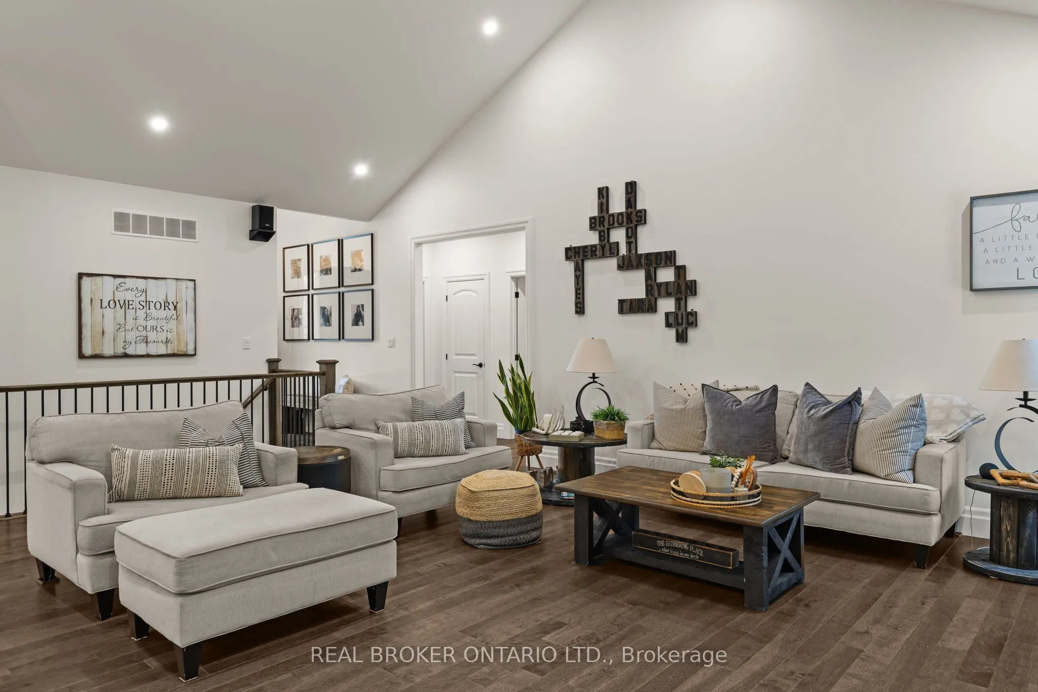 49 Sydenham Trail W