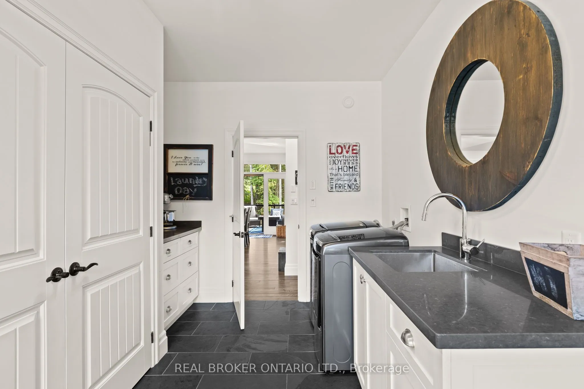 49 Sydenham Trail W