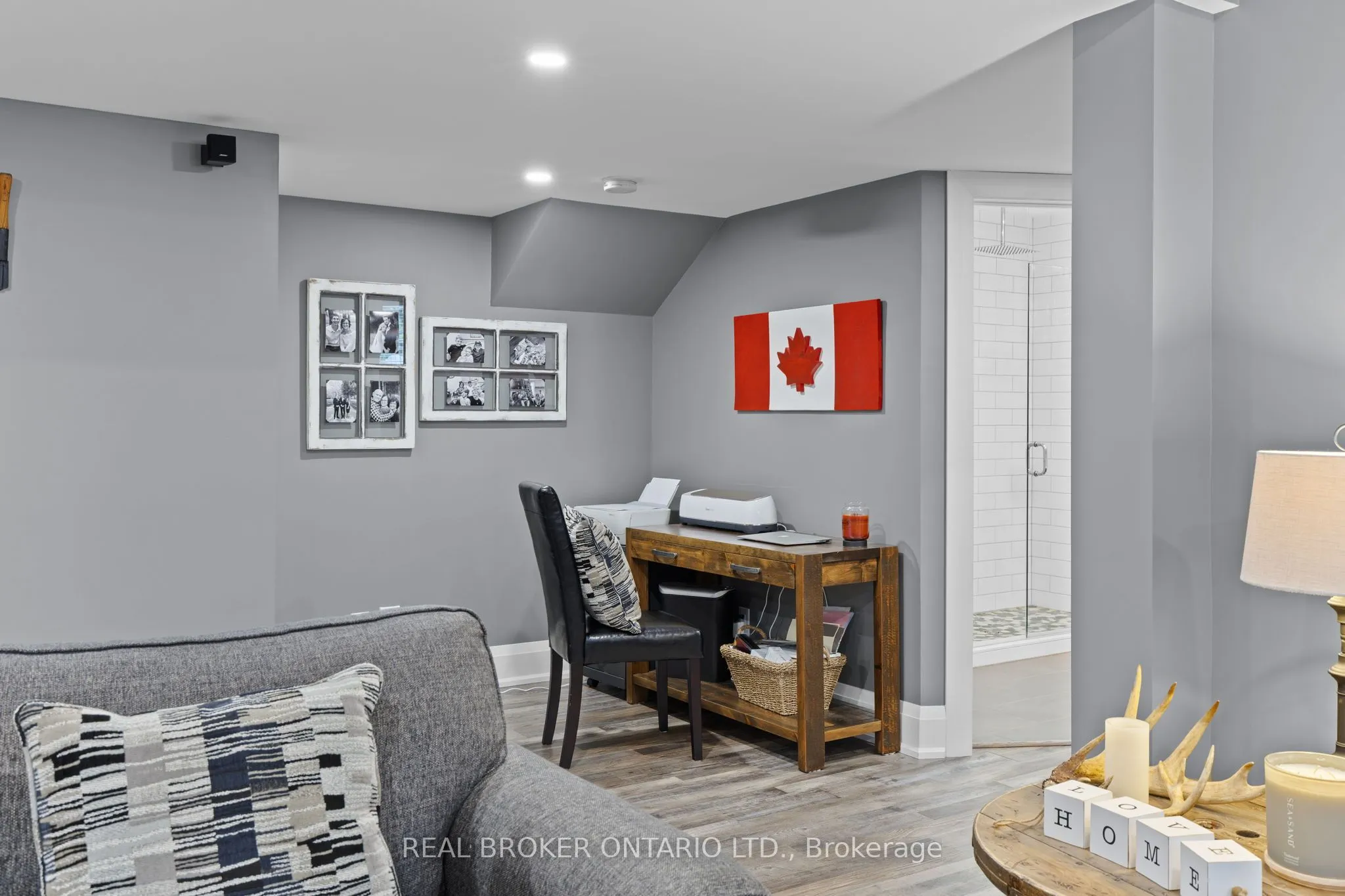 49 Sydenham Trail W