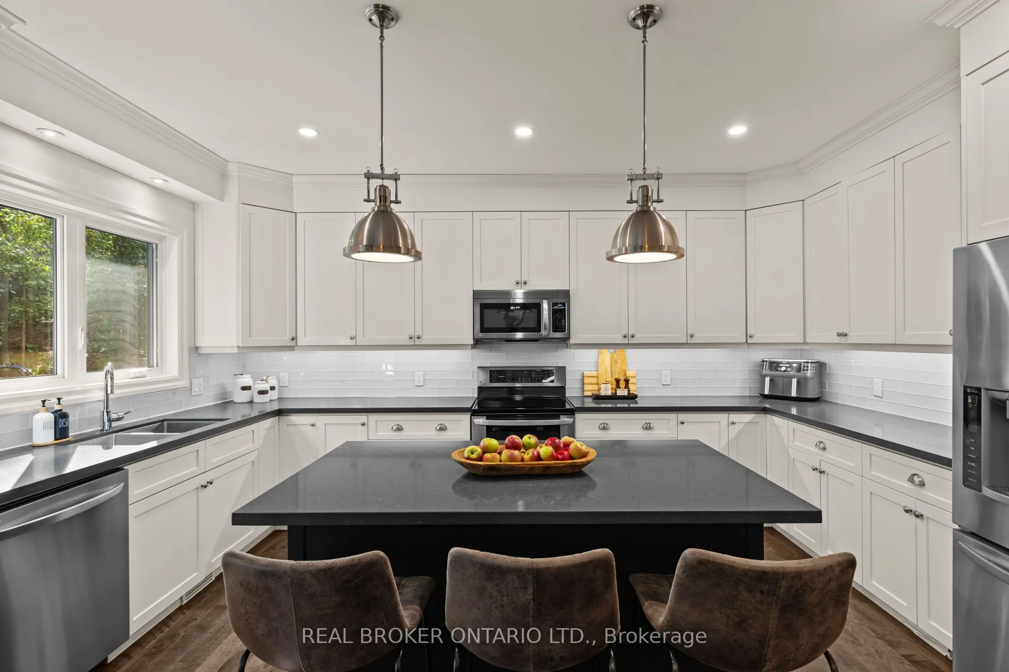 49 Sydenham Trail W
