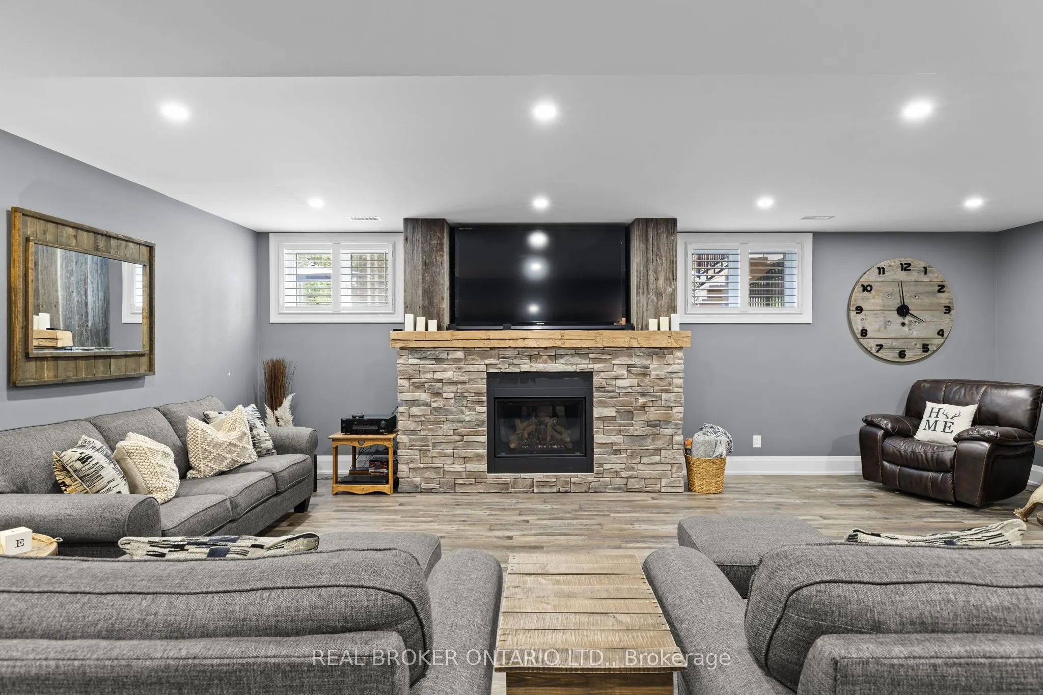 49 Sydenham Trail W