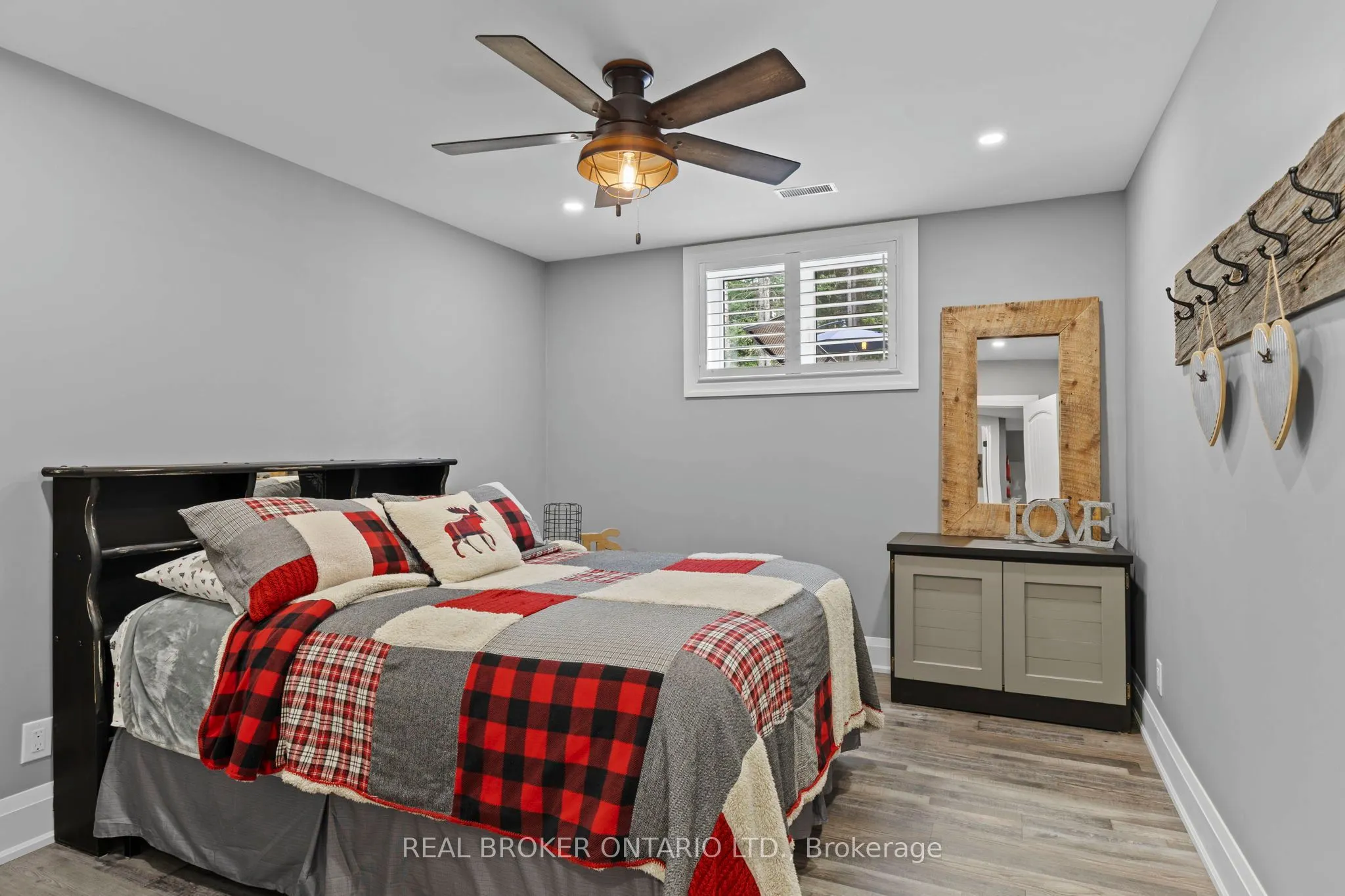 49 Sydenham Trail W
