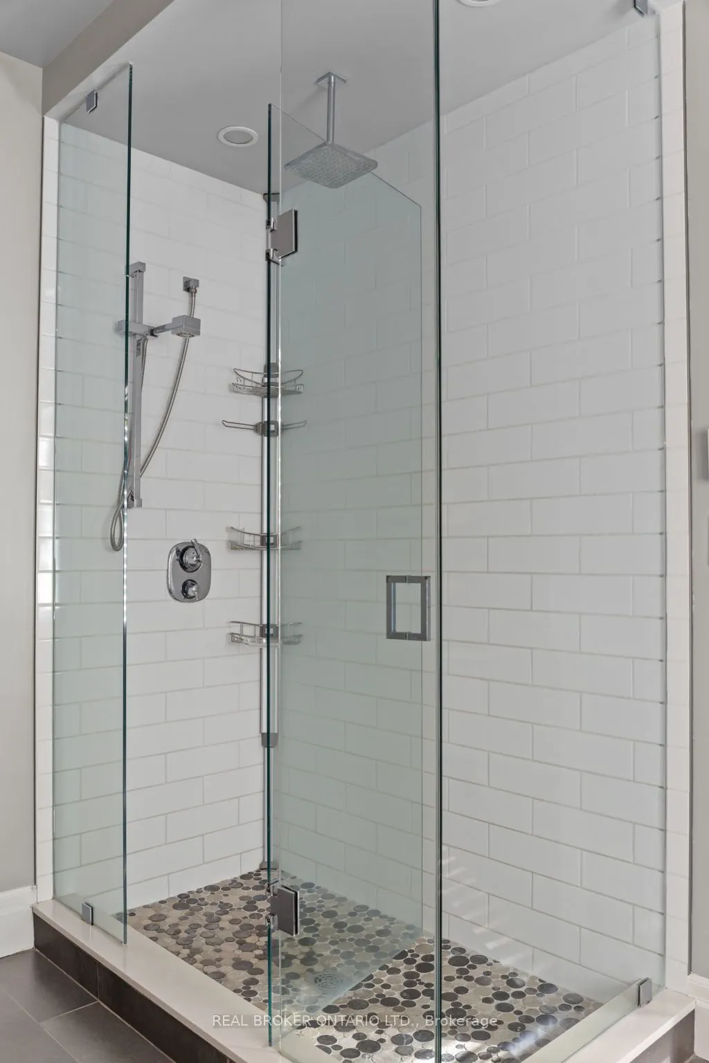 49 Sydenham Trail W