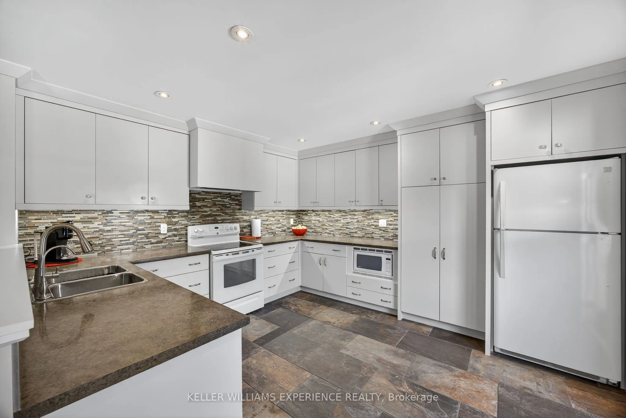 38 Assiniboine Drive