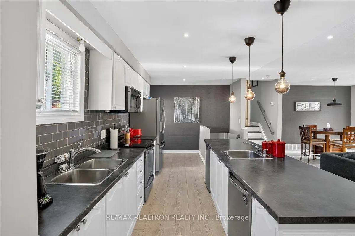 48 Roslyn Road