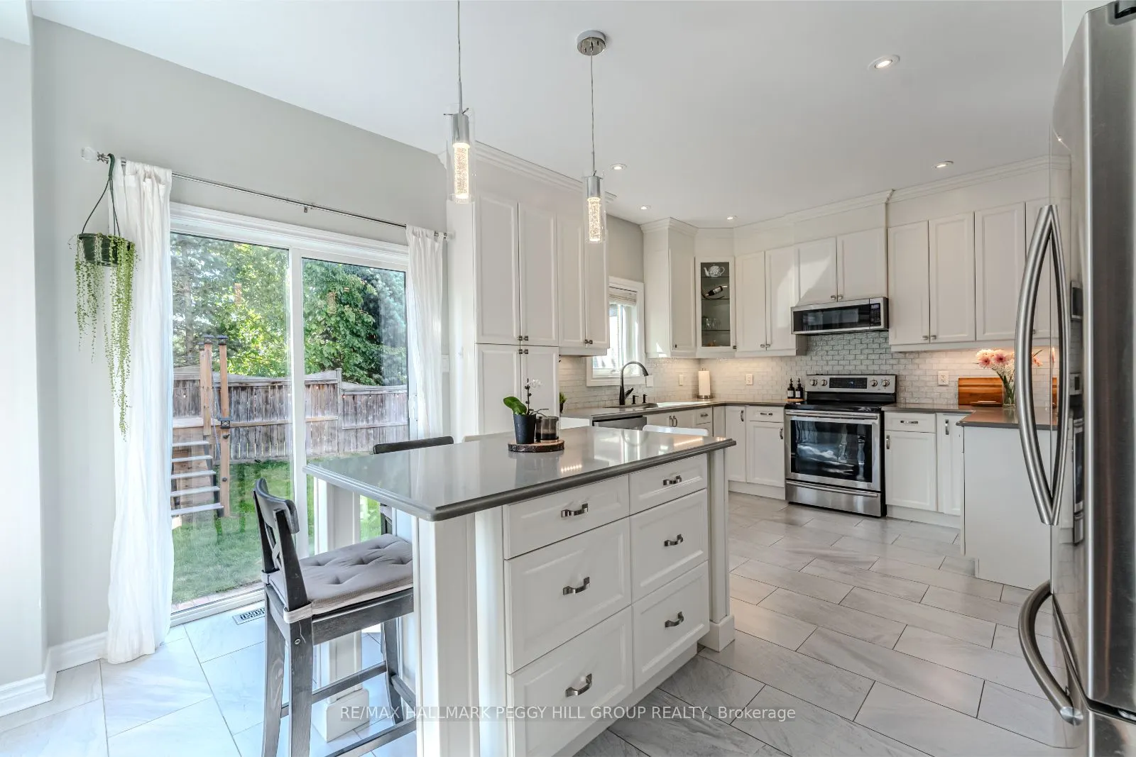 6 Laurelwood Lane