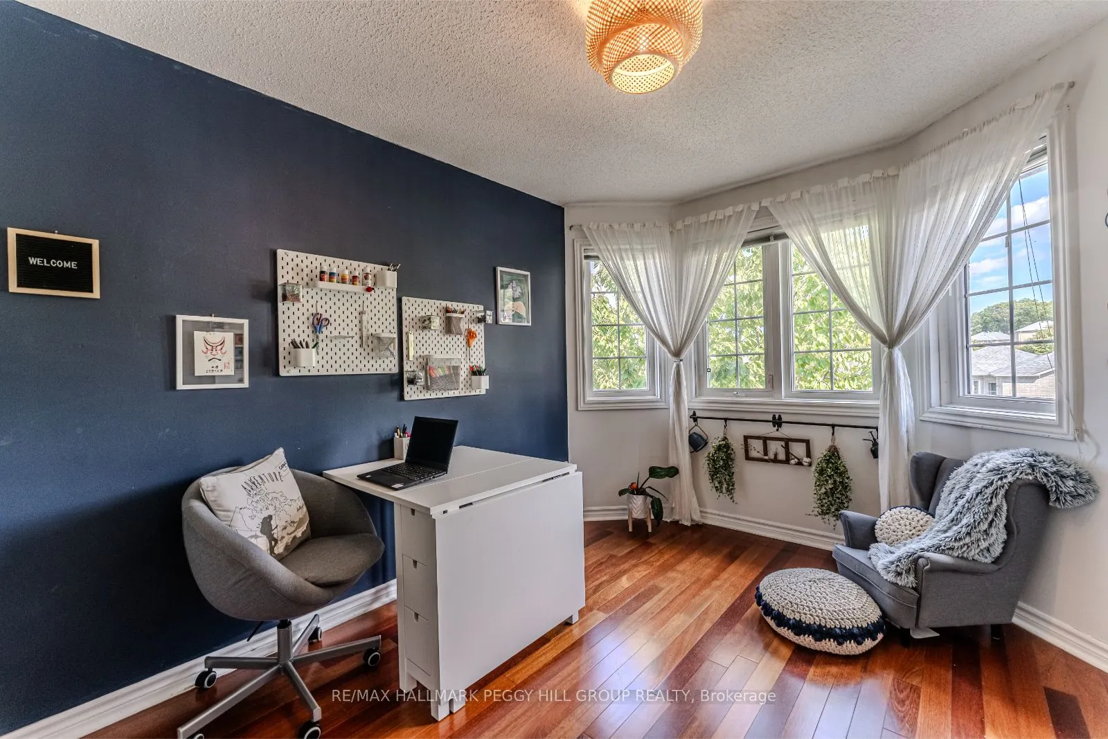 6 Laurelwood Lane