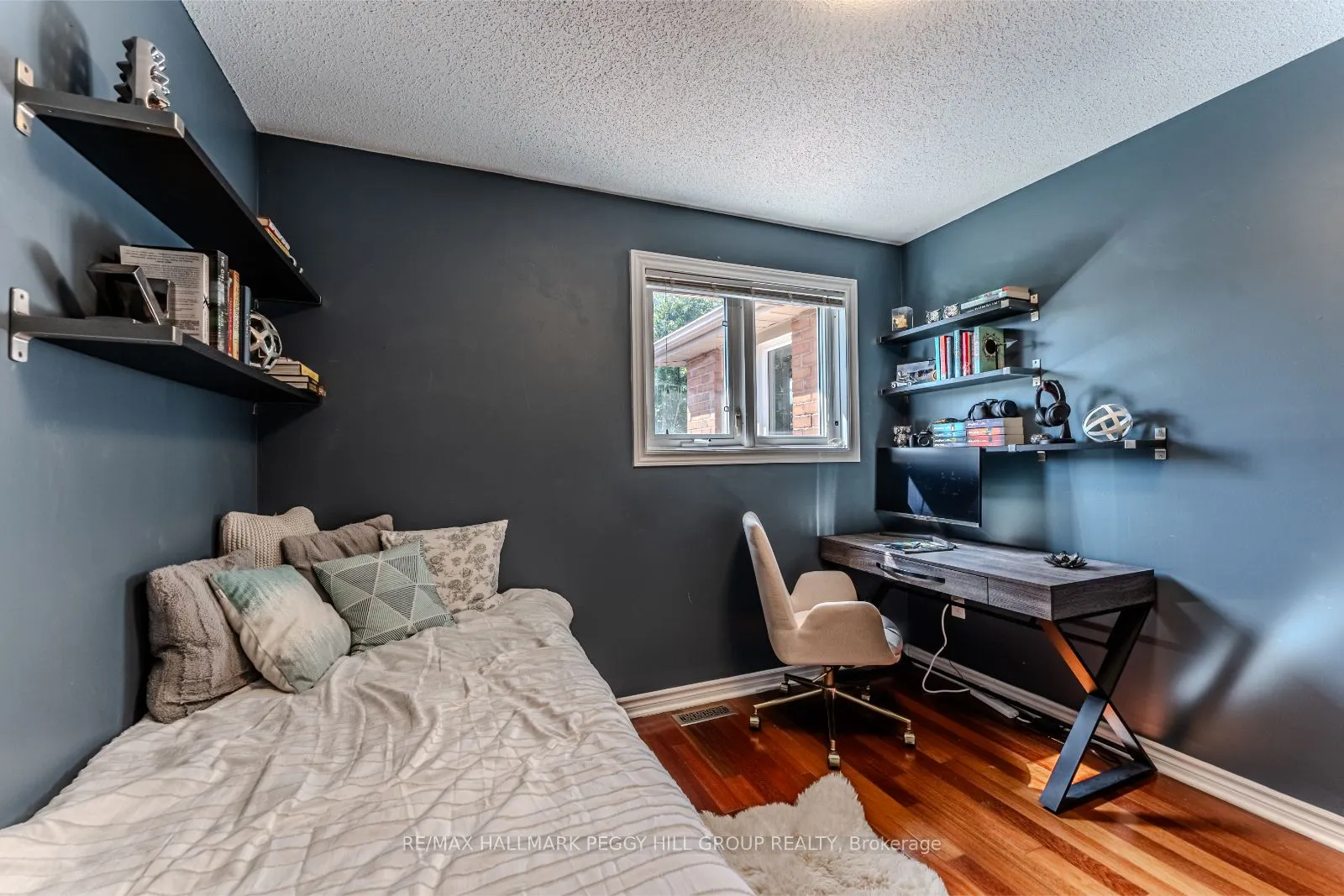 6 Laurelwood Lane
