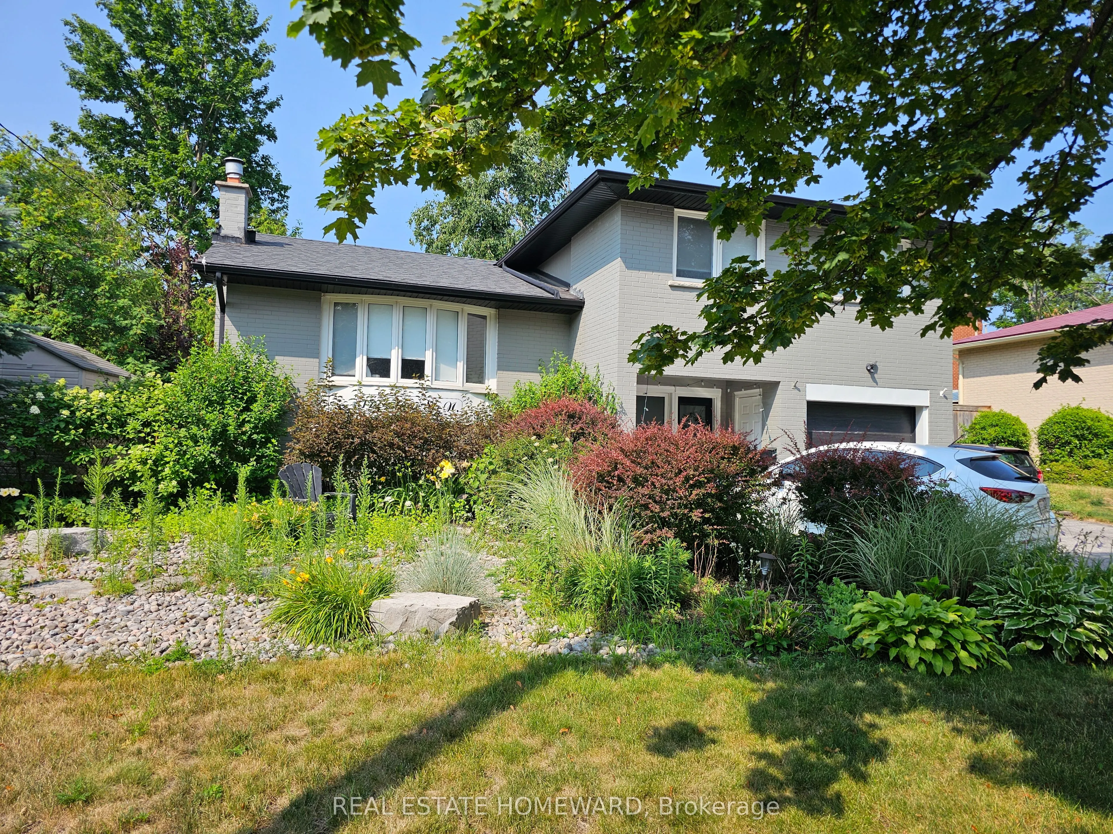 172 Anne Street N, #Lower
