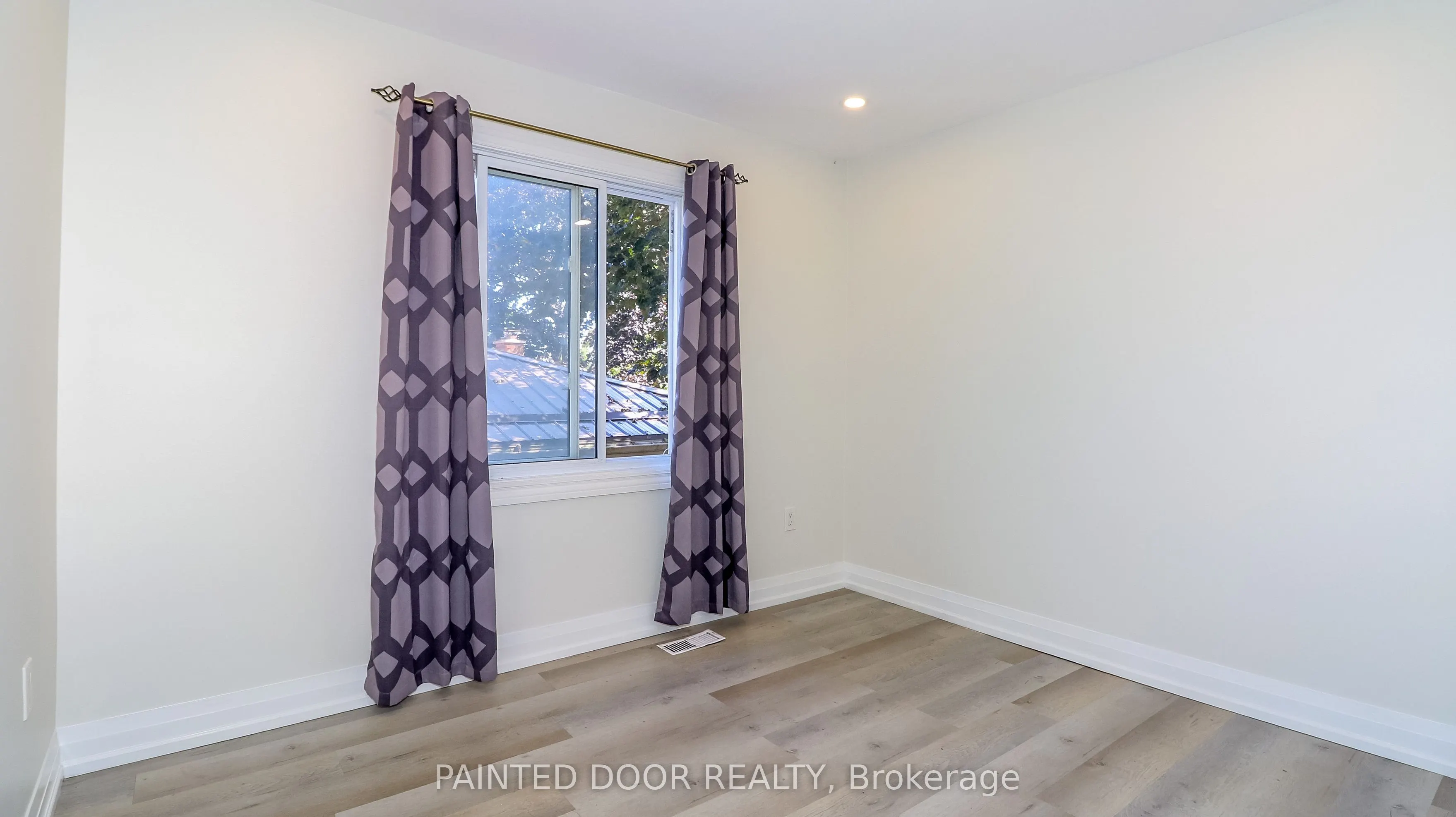 33B Cundles Road E