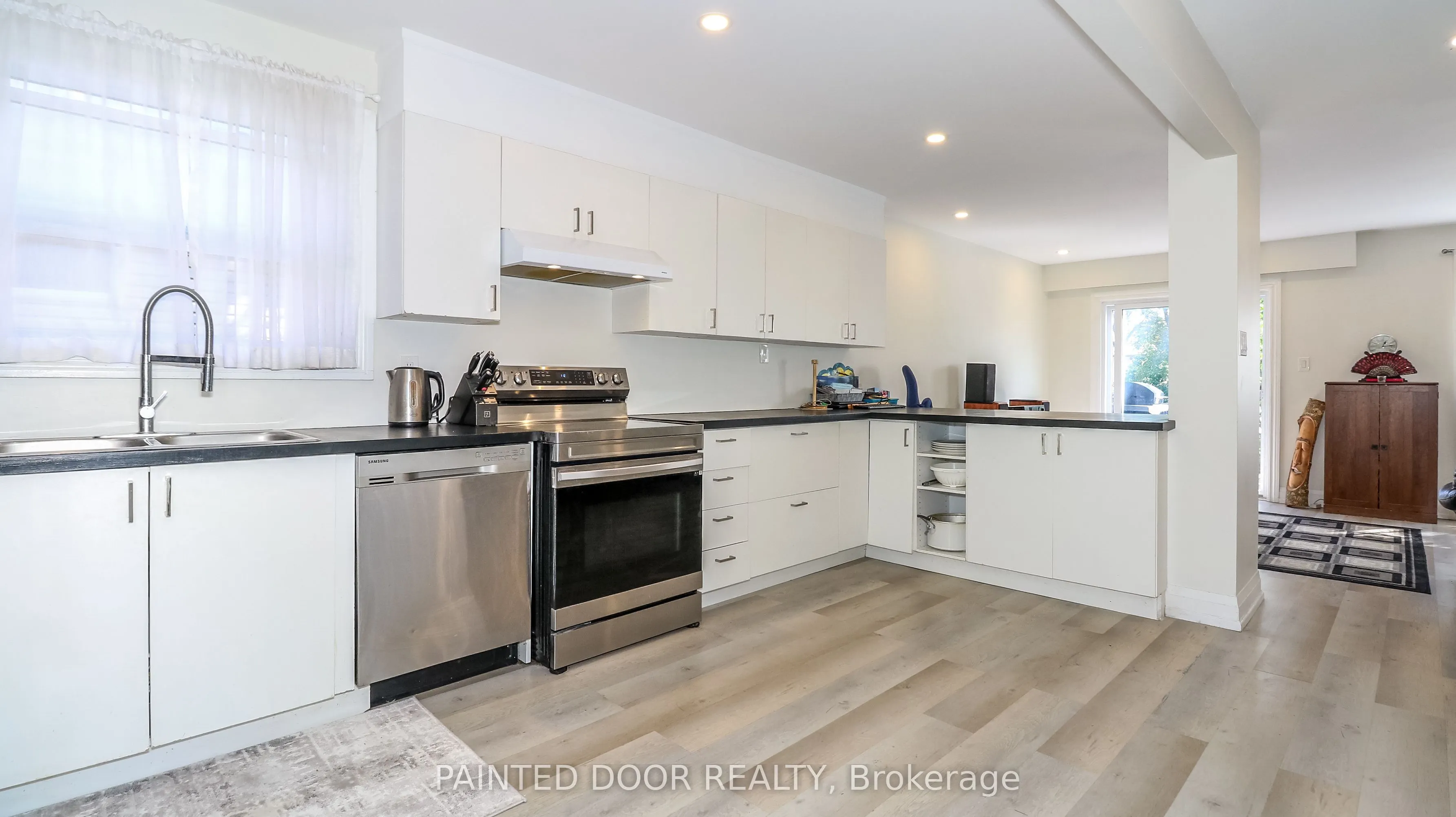 33B Cundles Road E