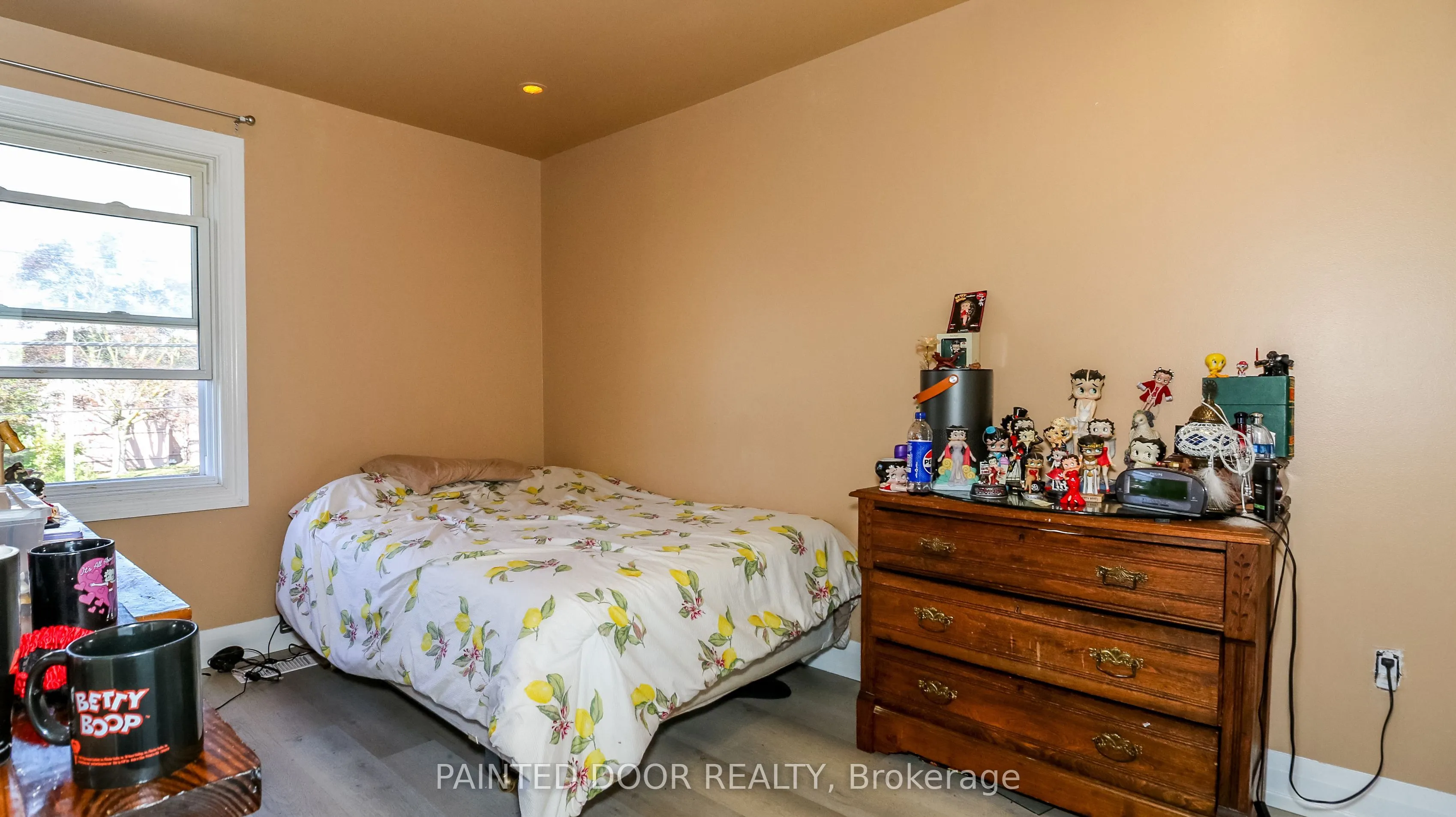 33B Cundles Road E