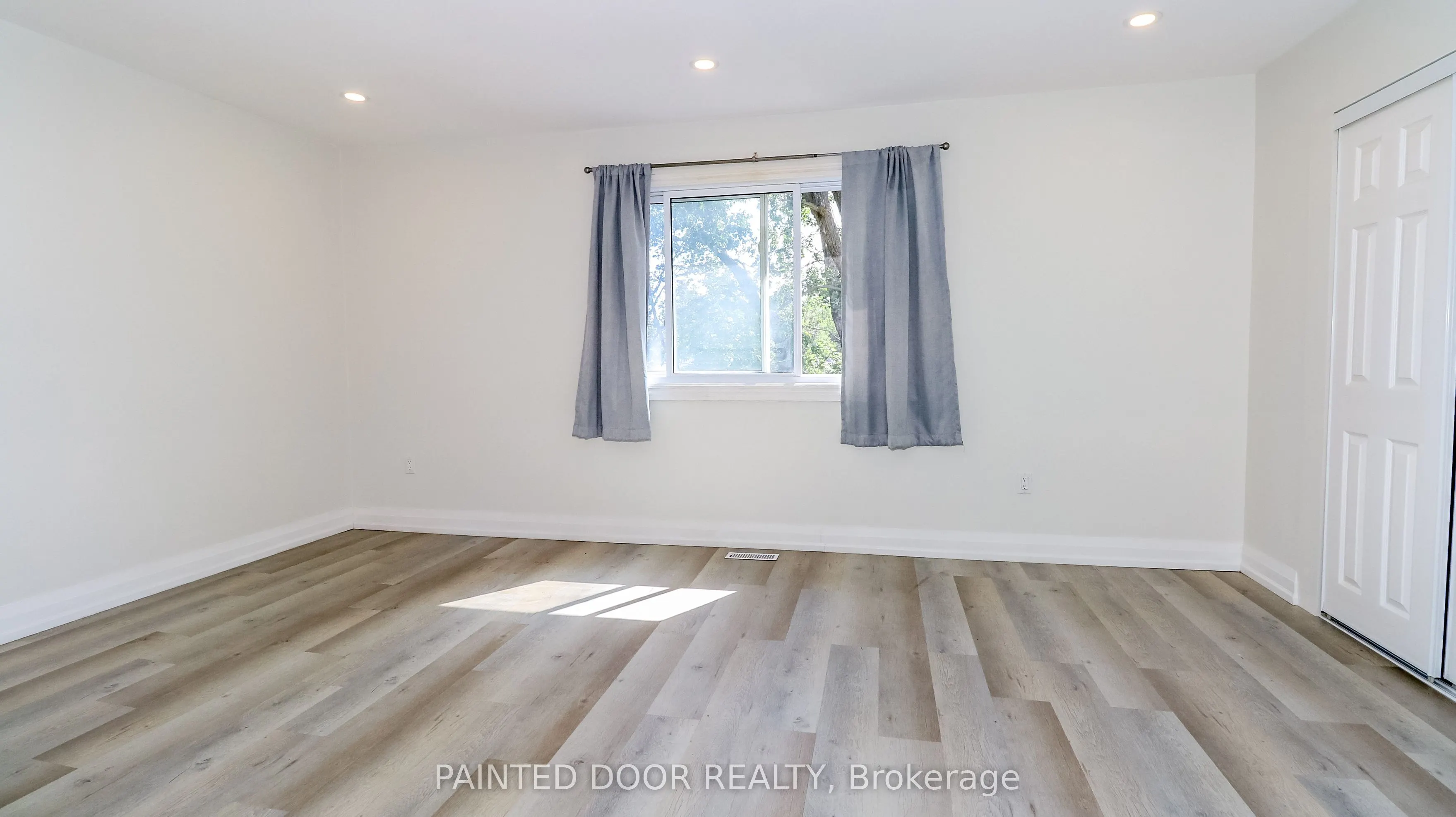 33B Cundles Road E