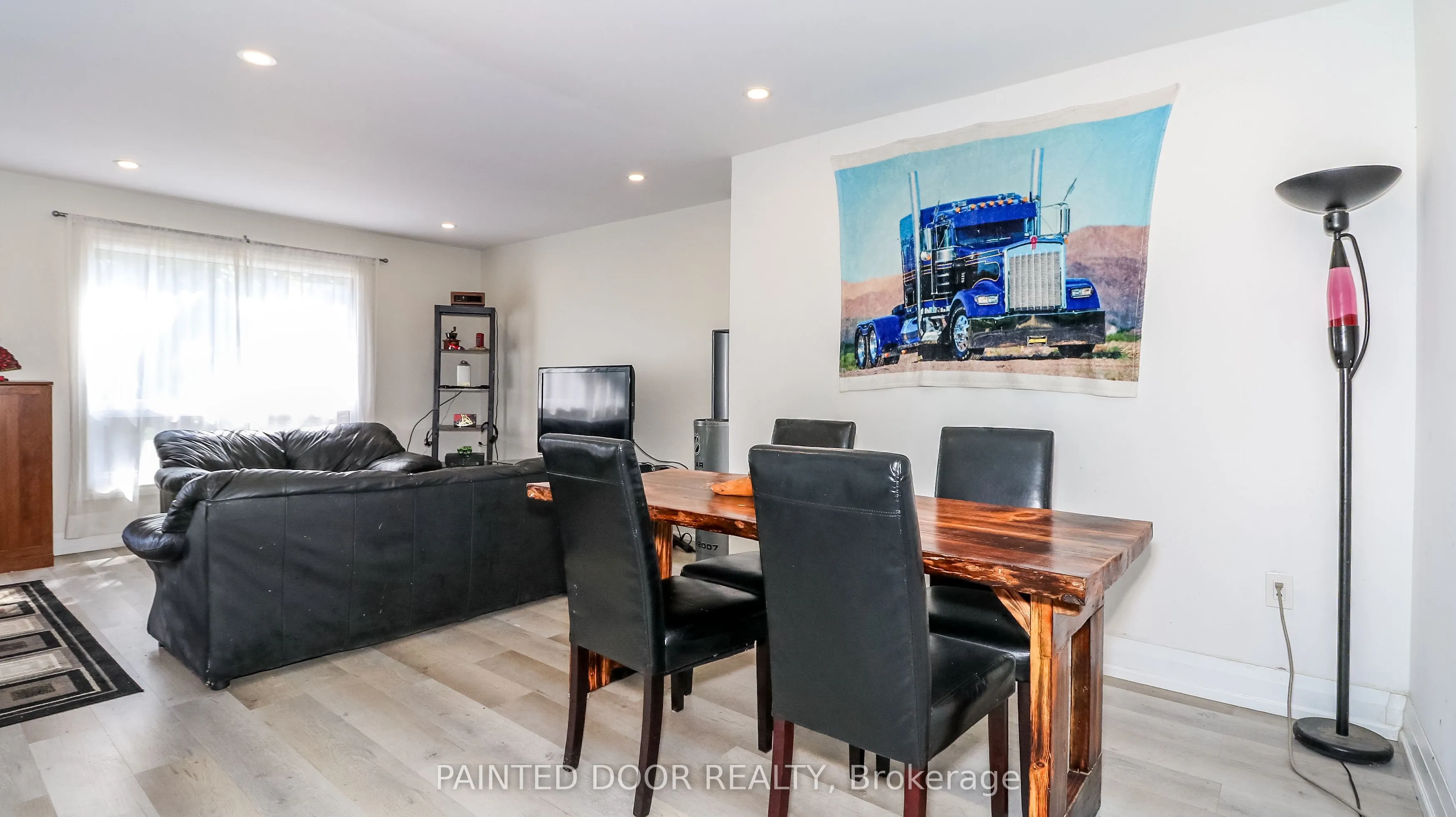 33B Cundles Road E