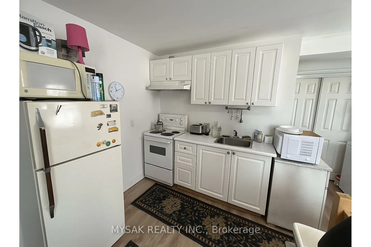 81 Peter Street S