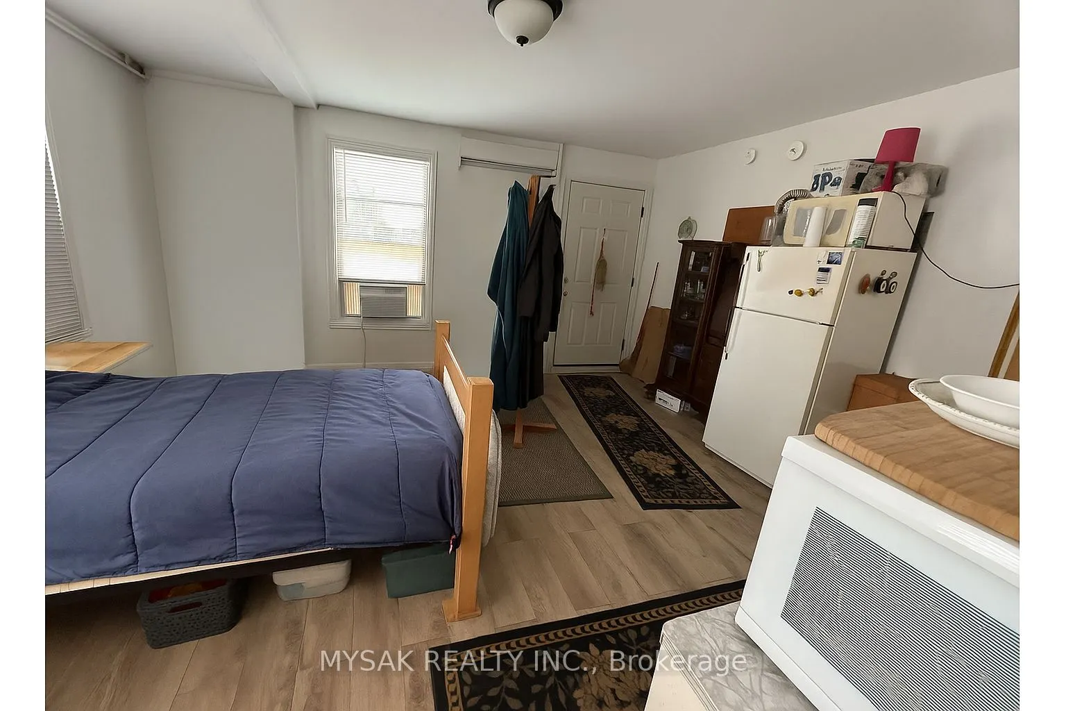 81 Peter Street S